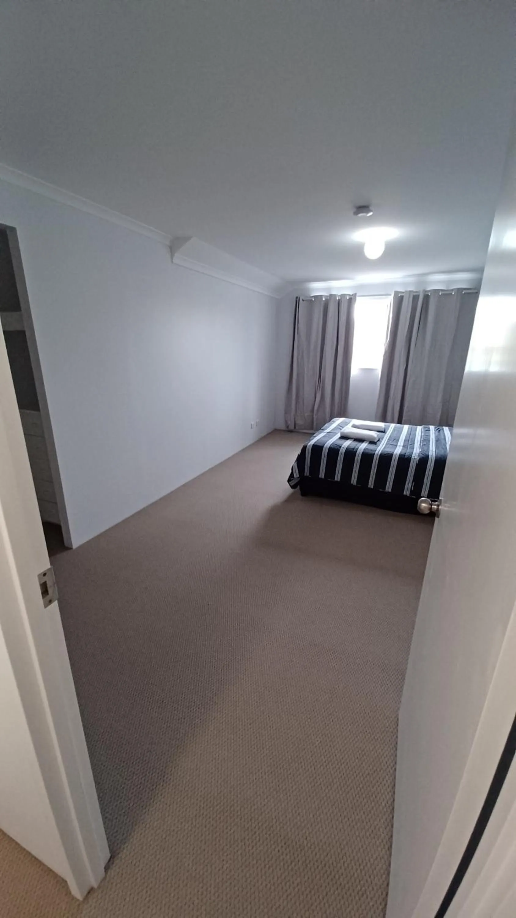 Bedroom, Bed in Blue Waters Apartments