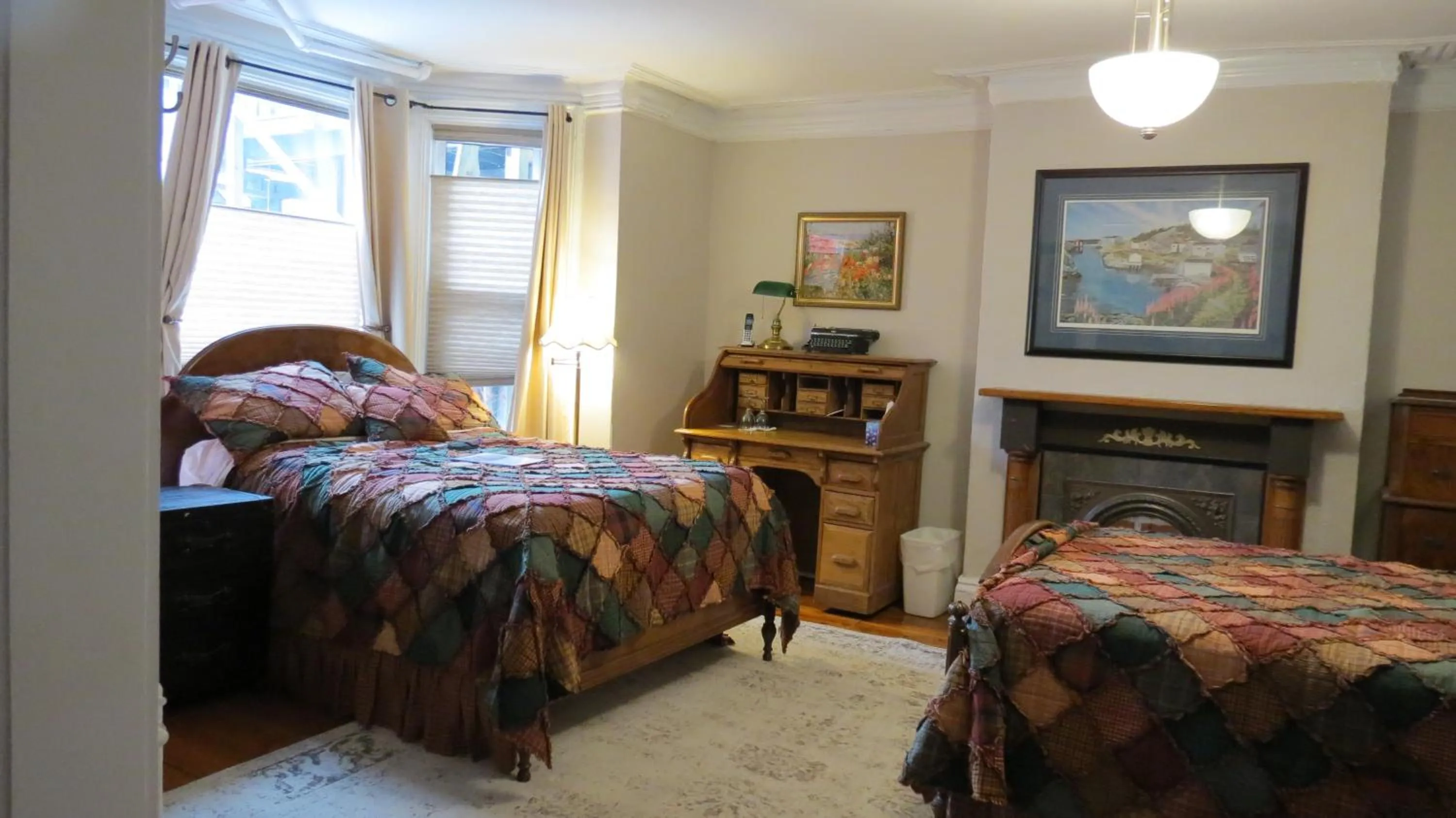 Bed in The Roses Heritage Inn