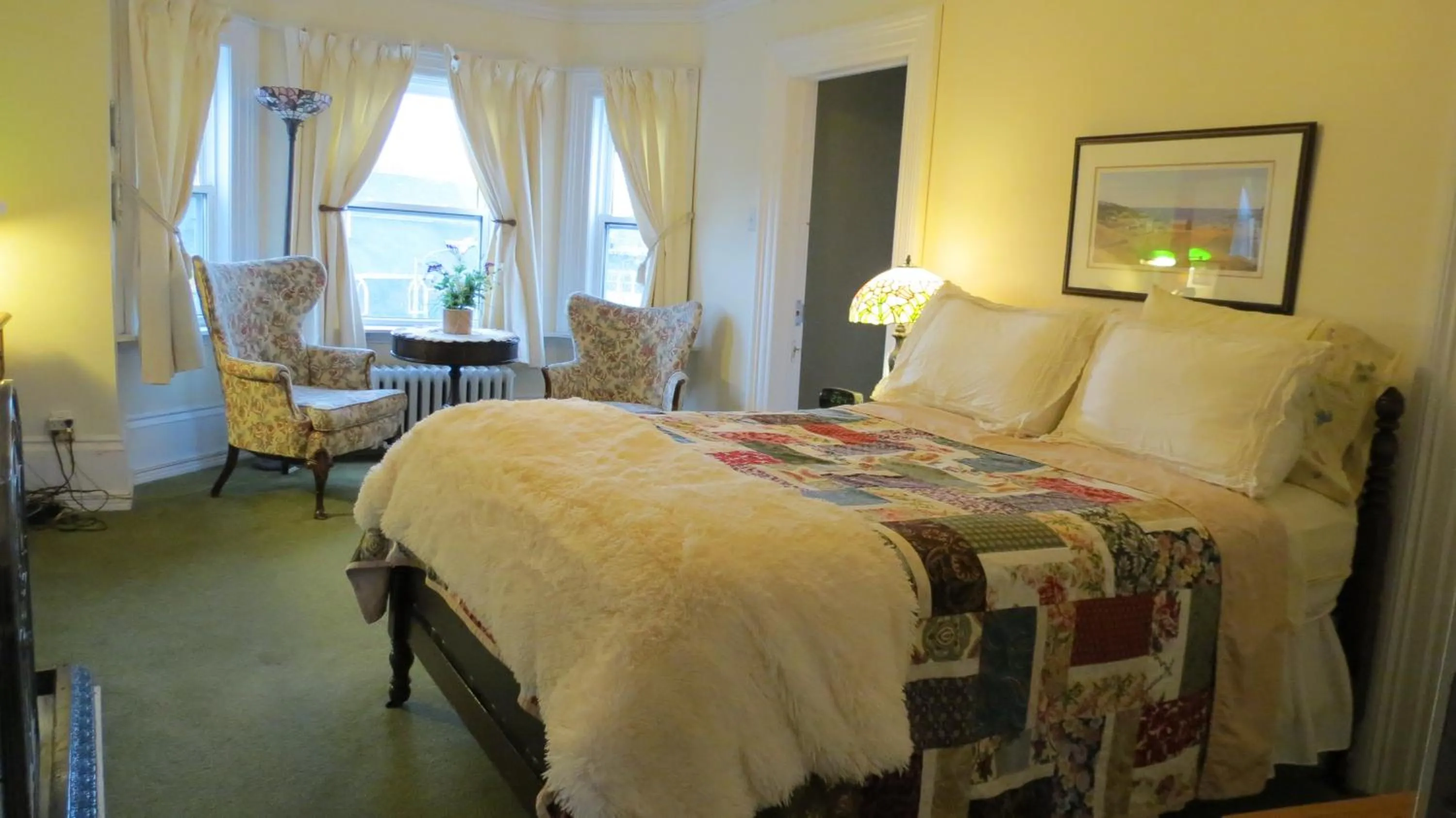 Bedroom, Bed in The Roses Heritage Inn