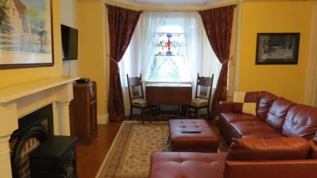 The Roses Heritage Inn