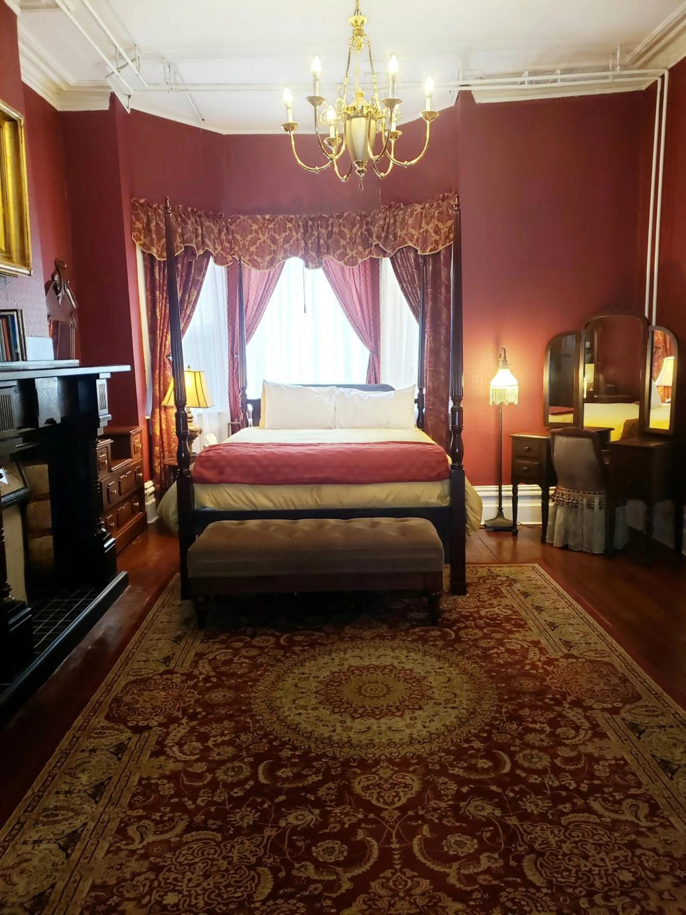 Bed in The Roses Heritage Inn