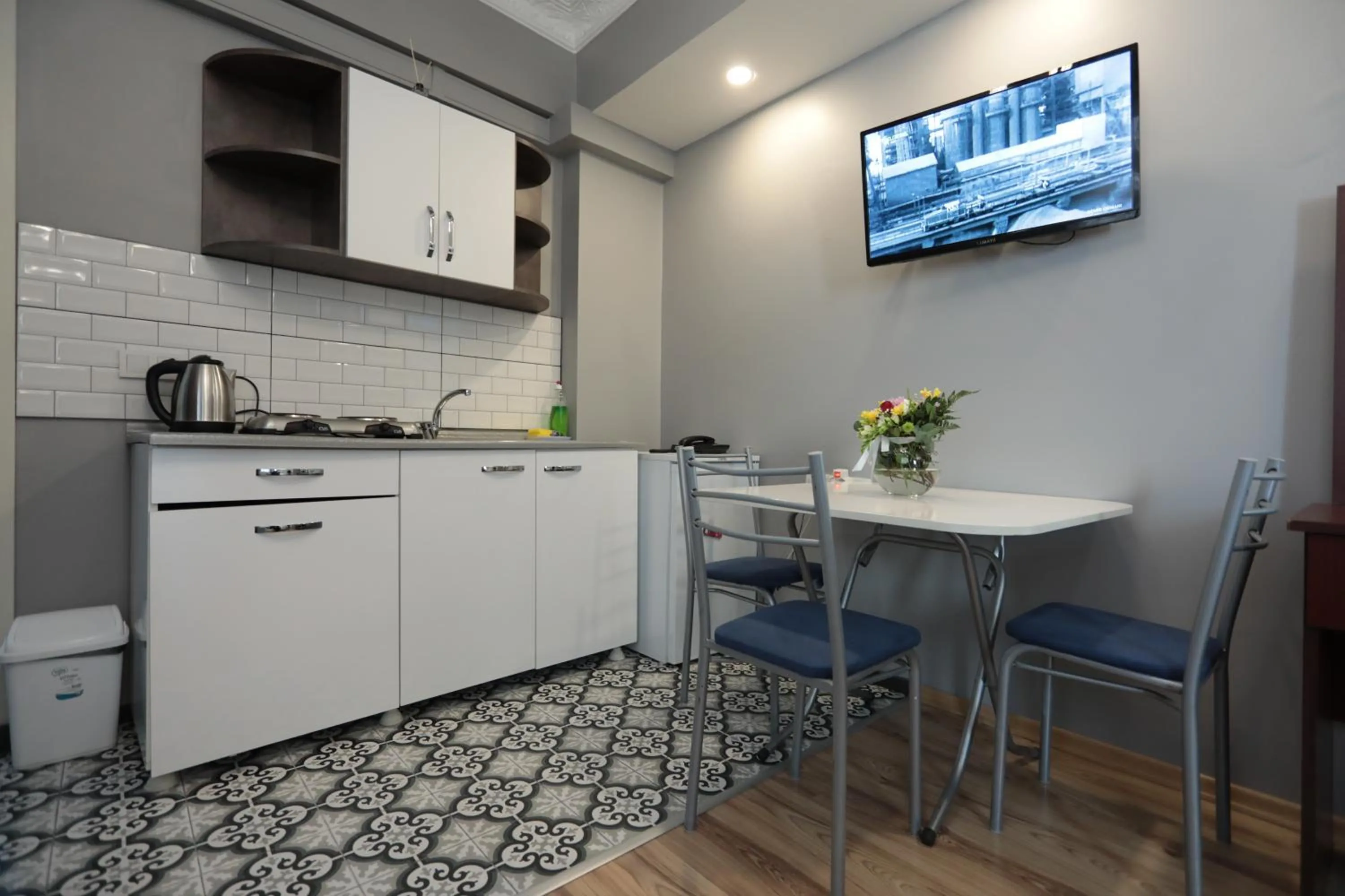 Kitchen or kitchenette in White Pearl Apart Hotel