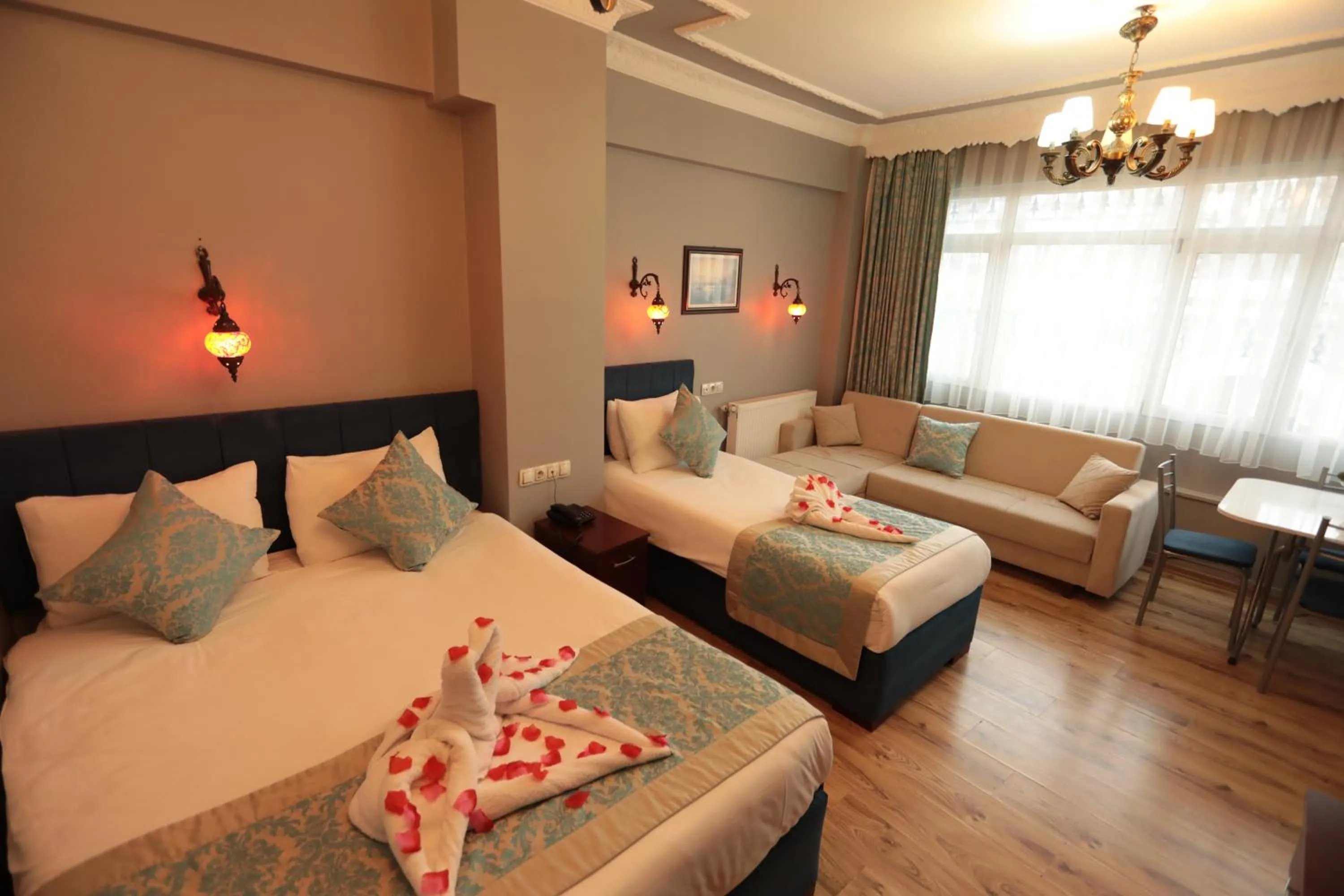 Bed in White Pearl Apart Hotel