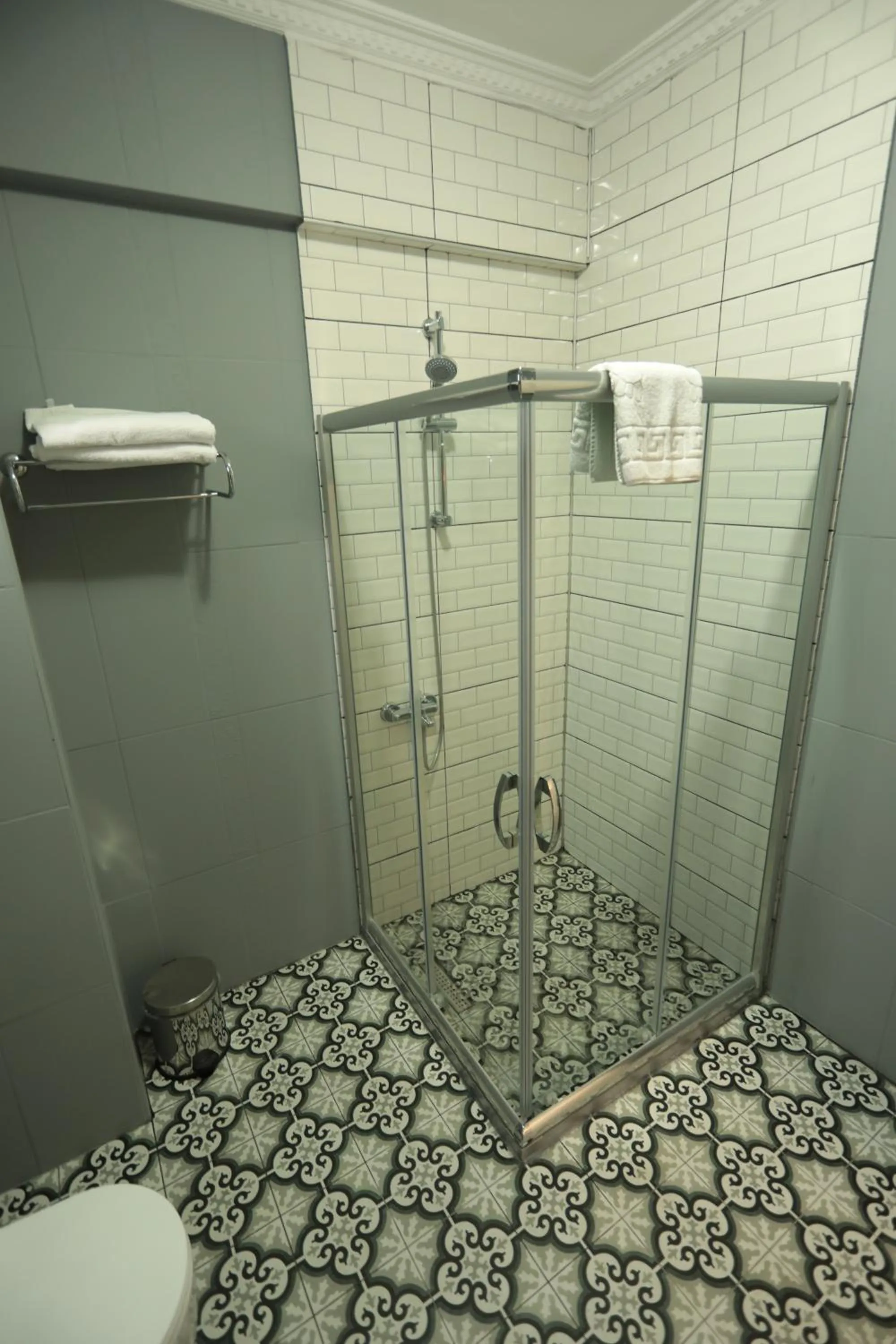 Bathroom in White Pearl Apart Hotel