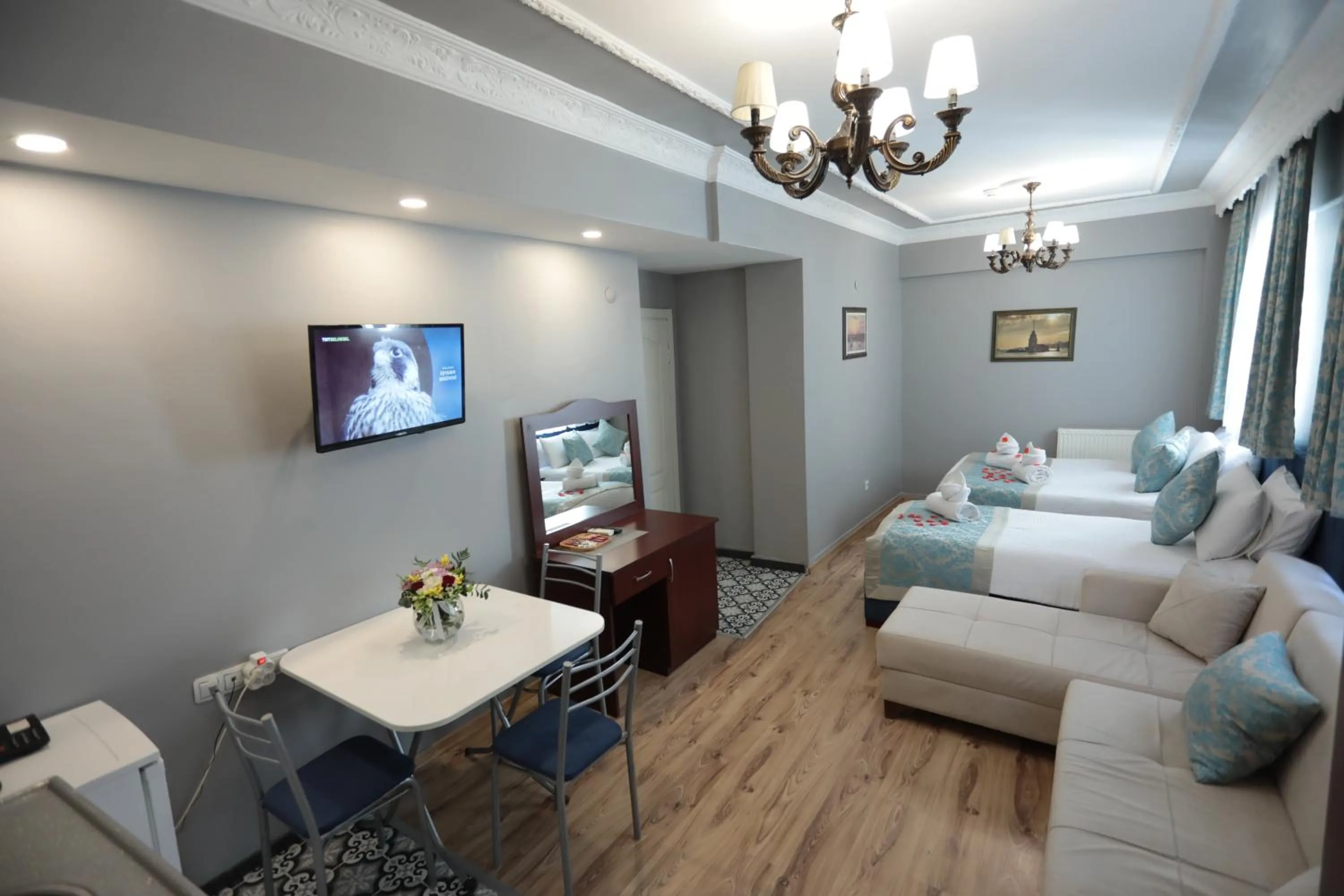 Communal lounge/ TV room in White Pearl Apart Hotel