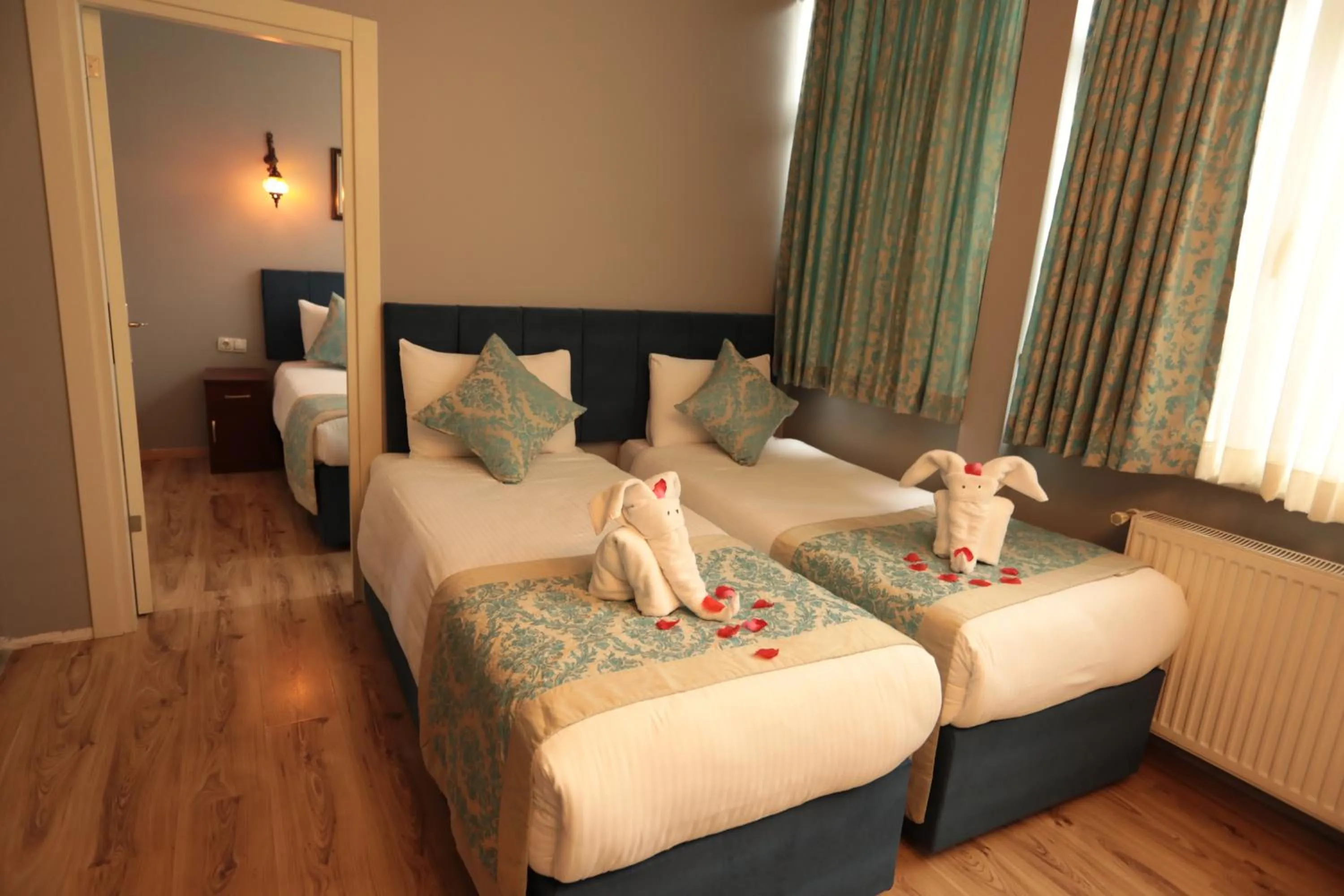 Bed in White Pearl Apart Hotel