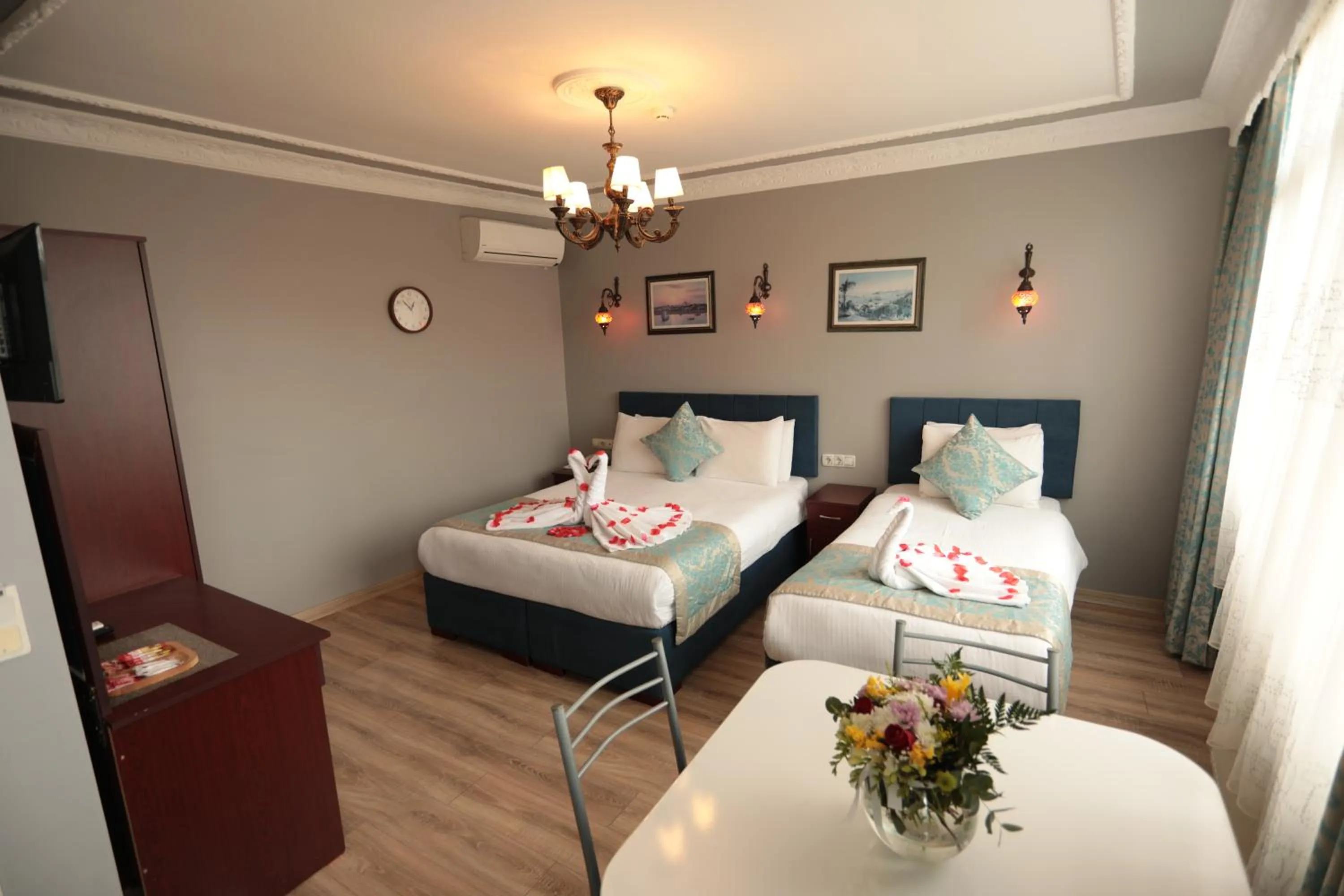 Photo of the whole room, Bed in White Pearl Apart Hotel