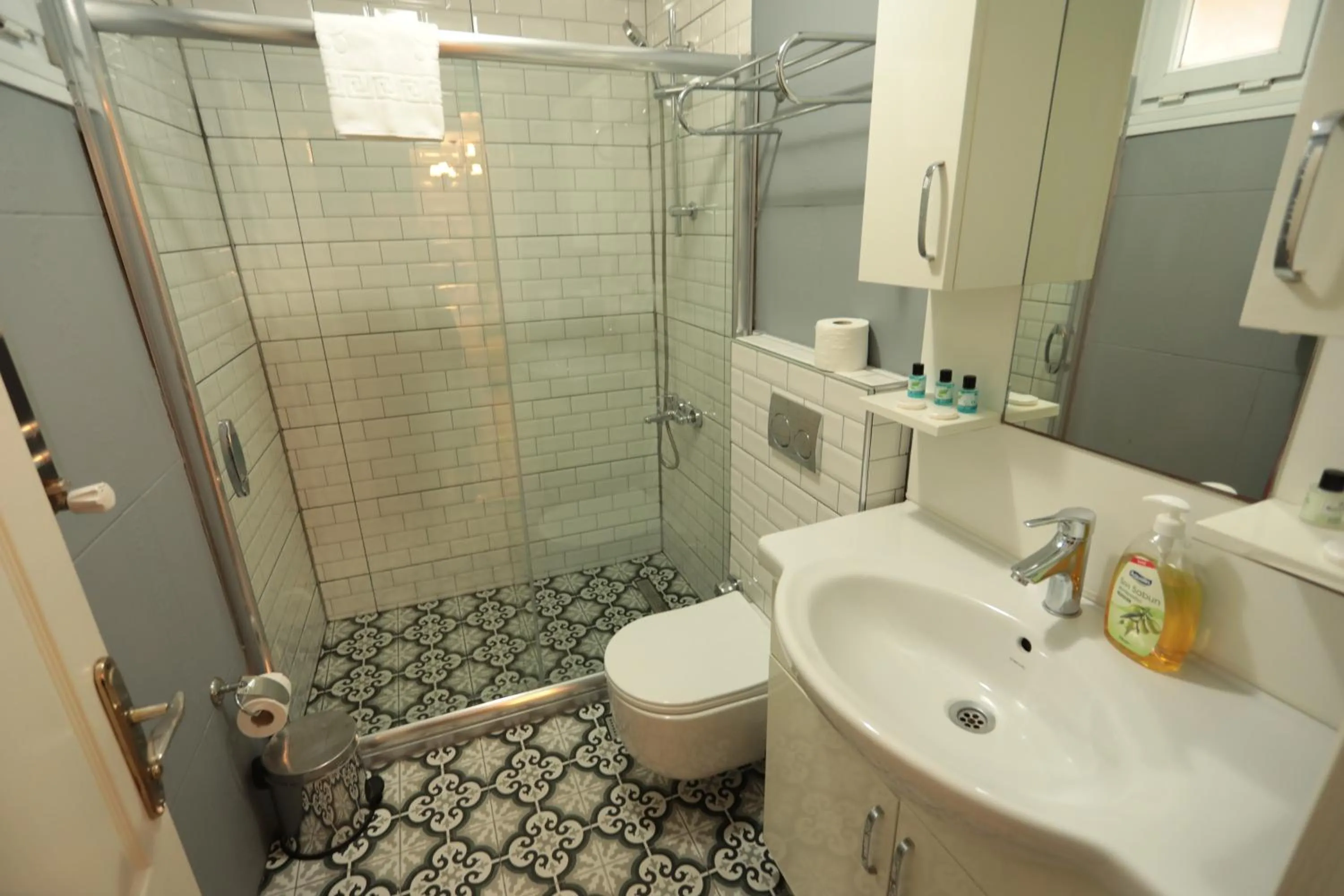 Bathroom in White Pearl Apart Hotel