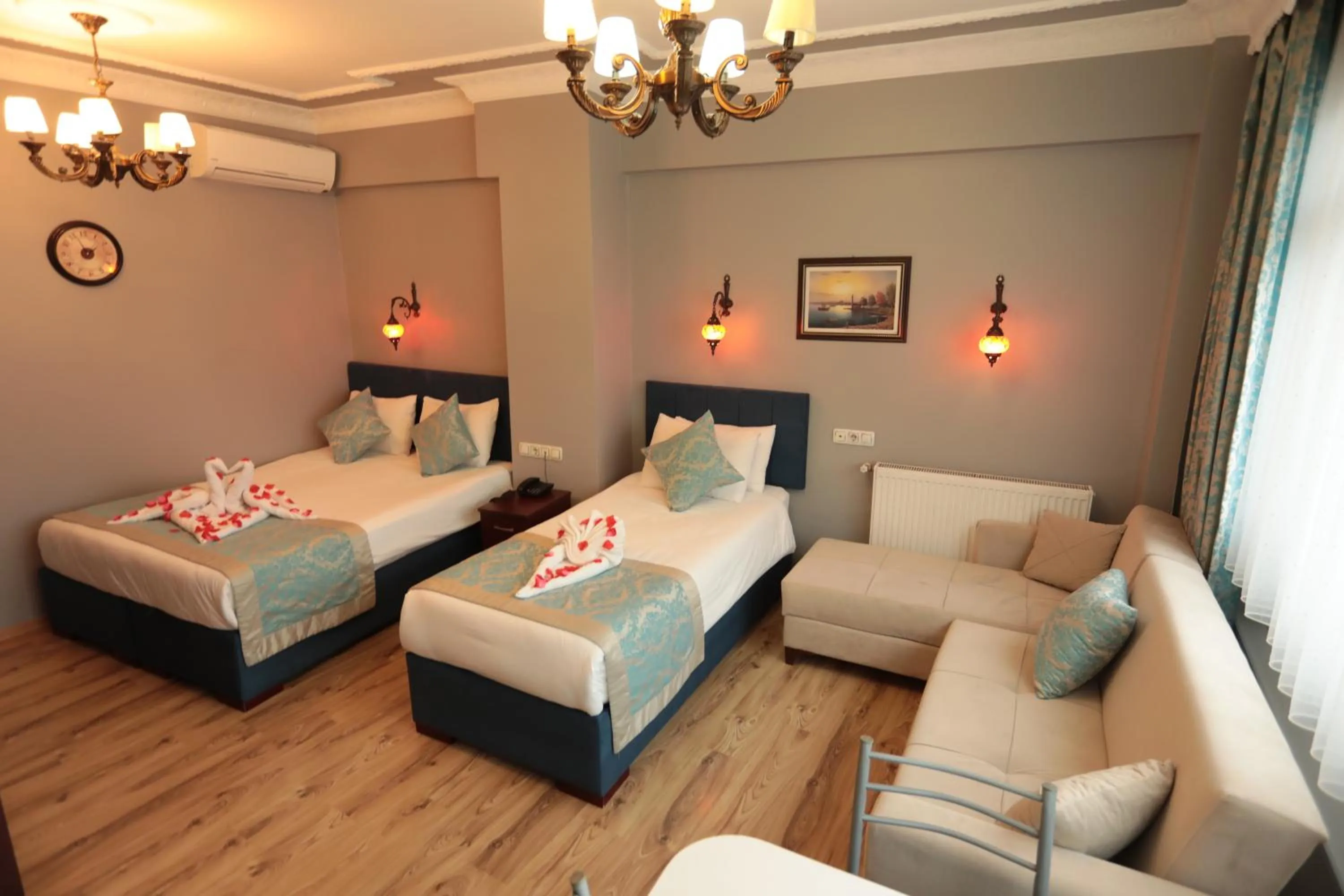 Photo of the whole room, Bed in White Pearl Apart Hotel