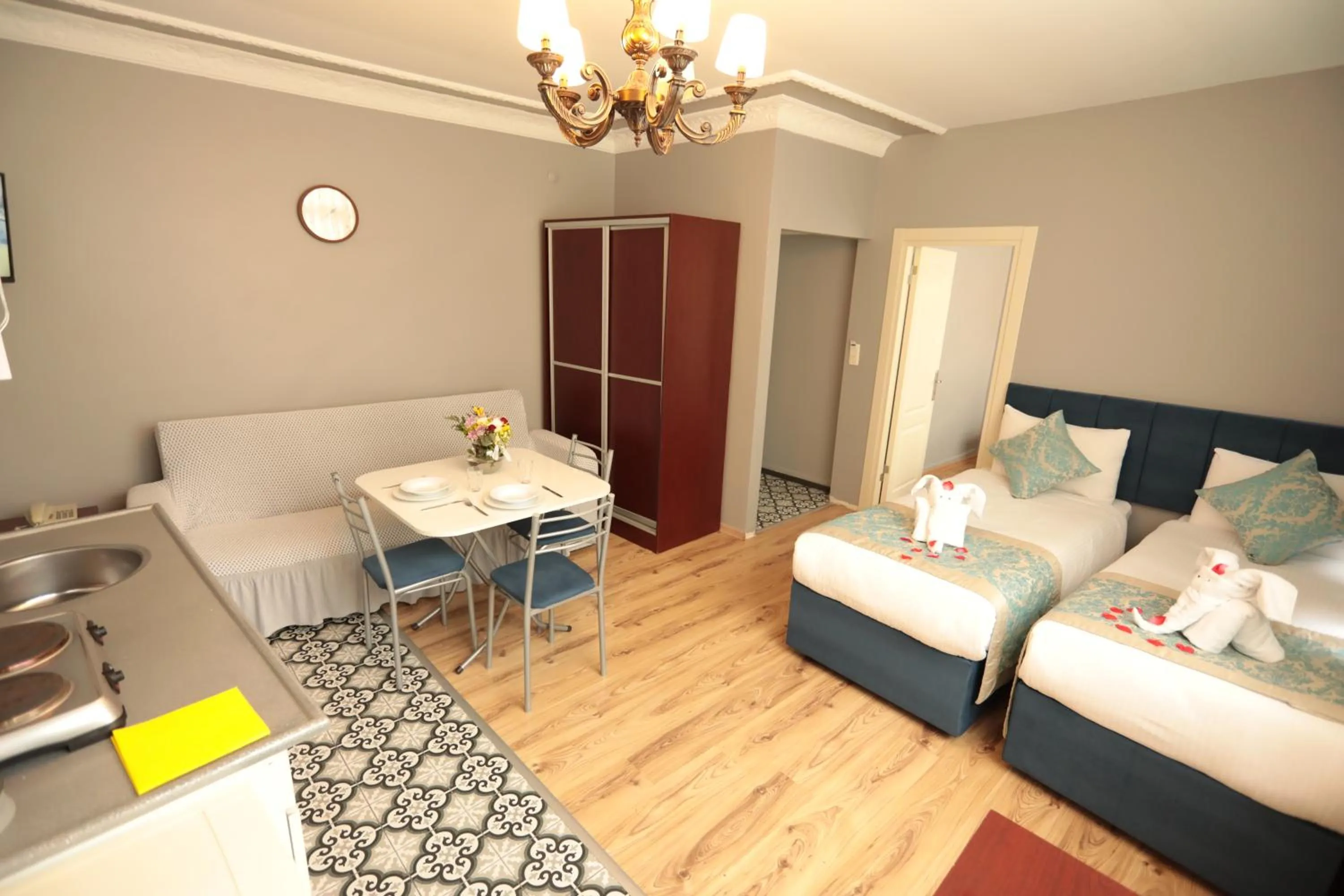 Bed in White Pearl Apart Hotel