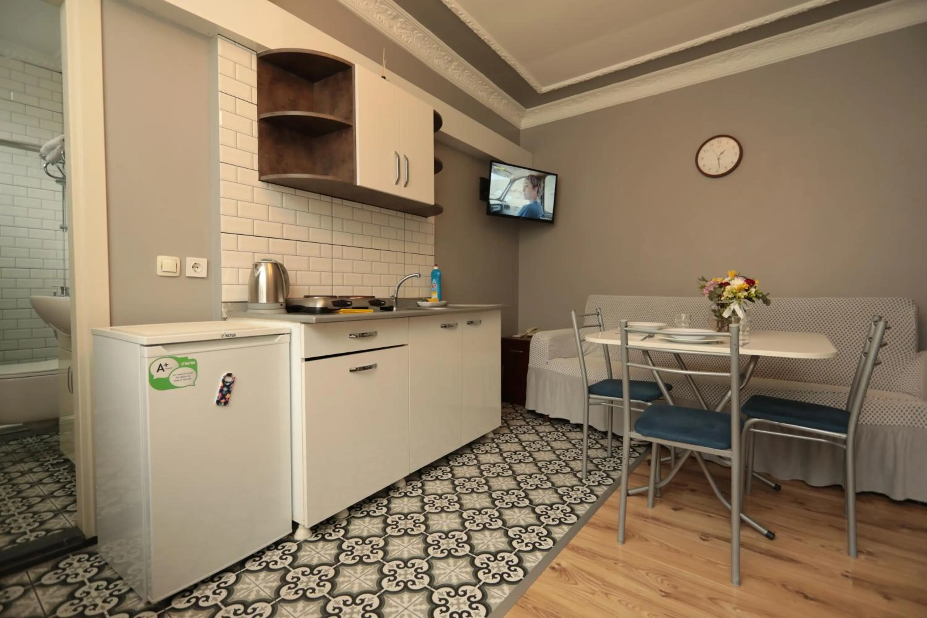 Dining area in White Pearl Apart Hotel