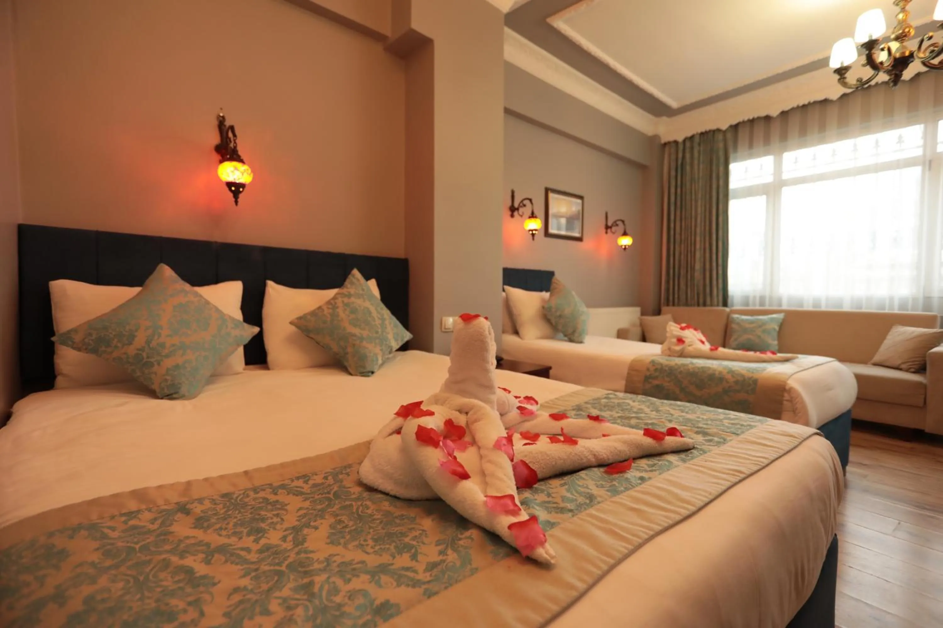 Bed in White Pearl Apart Hotel