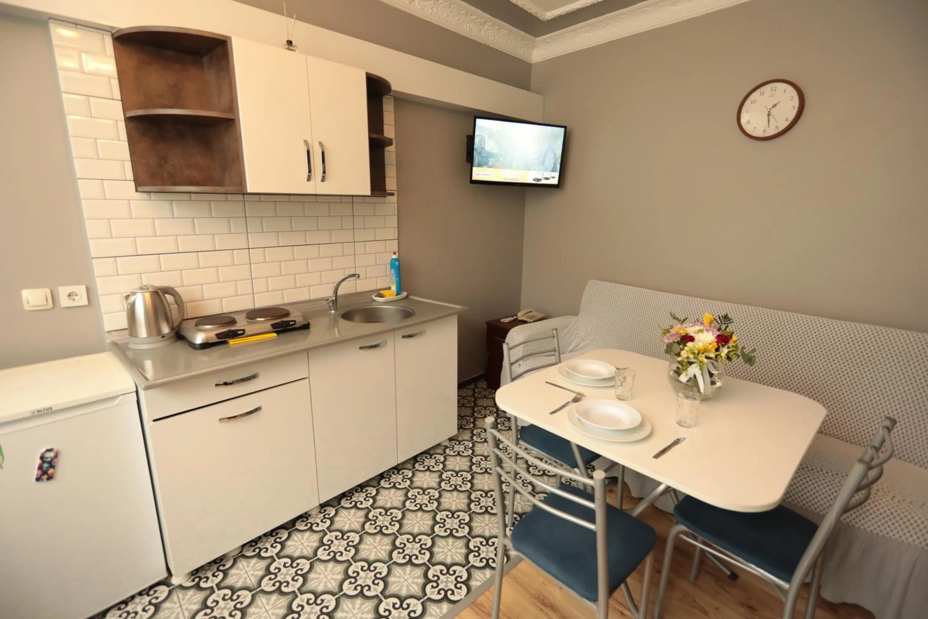 Seating area in White Pearl Apart Hotel