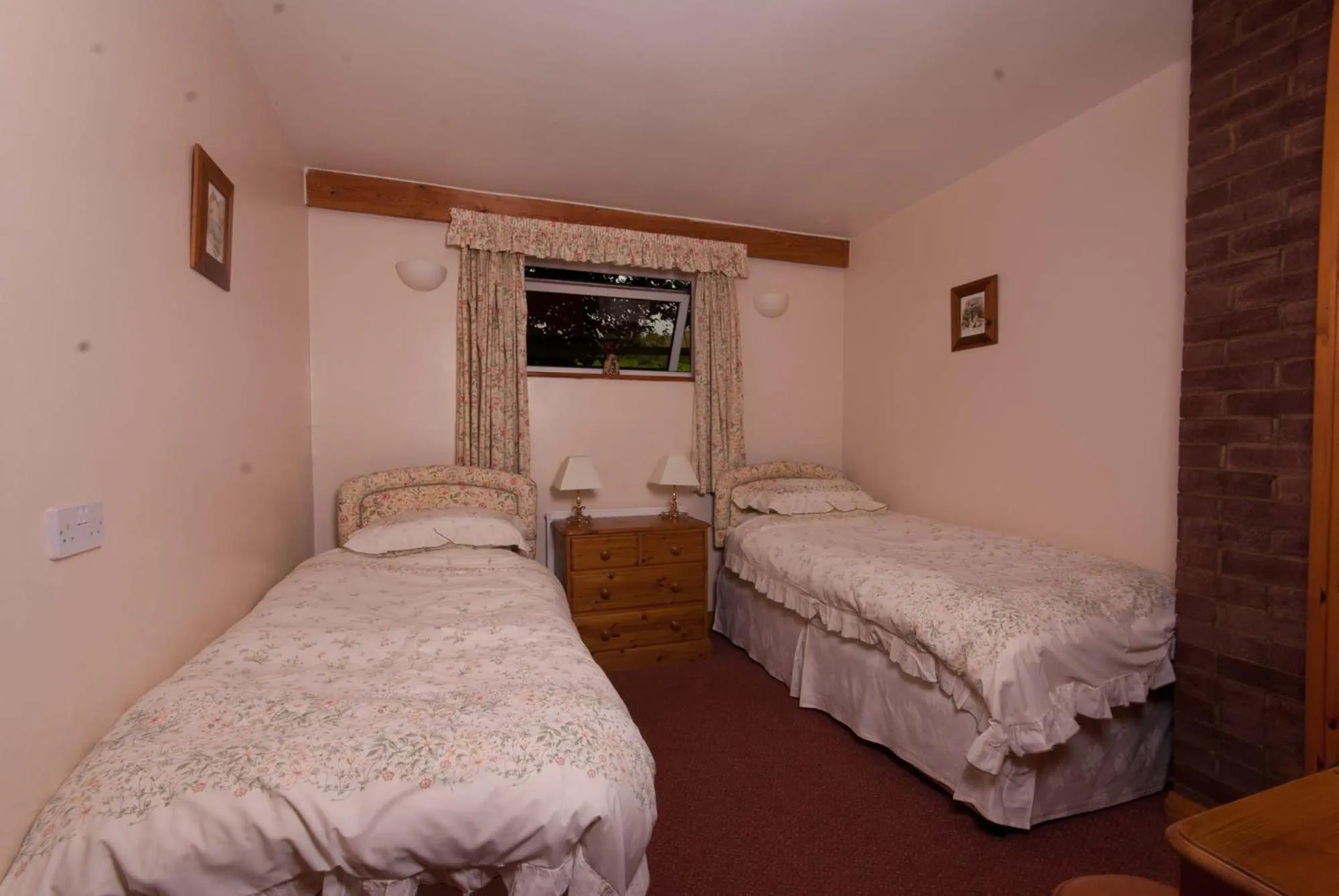 Bedroom, Bed in Greyfield Farm Cottages