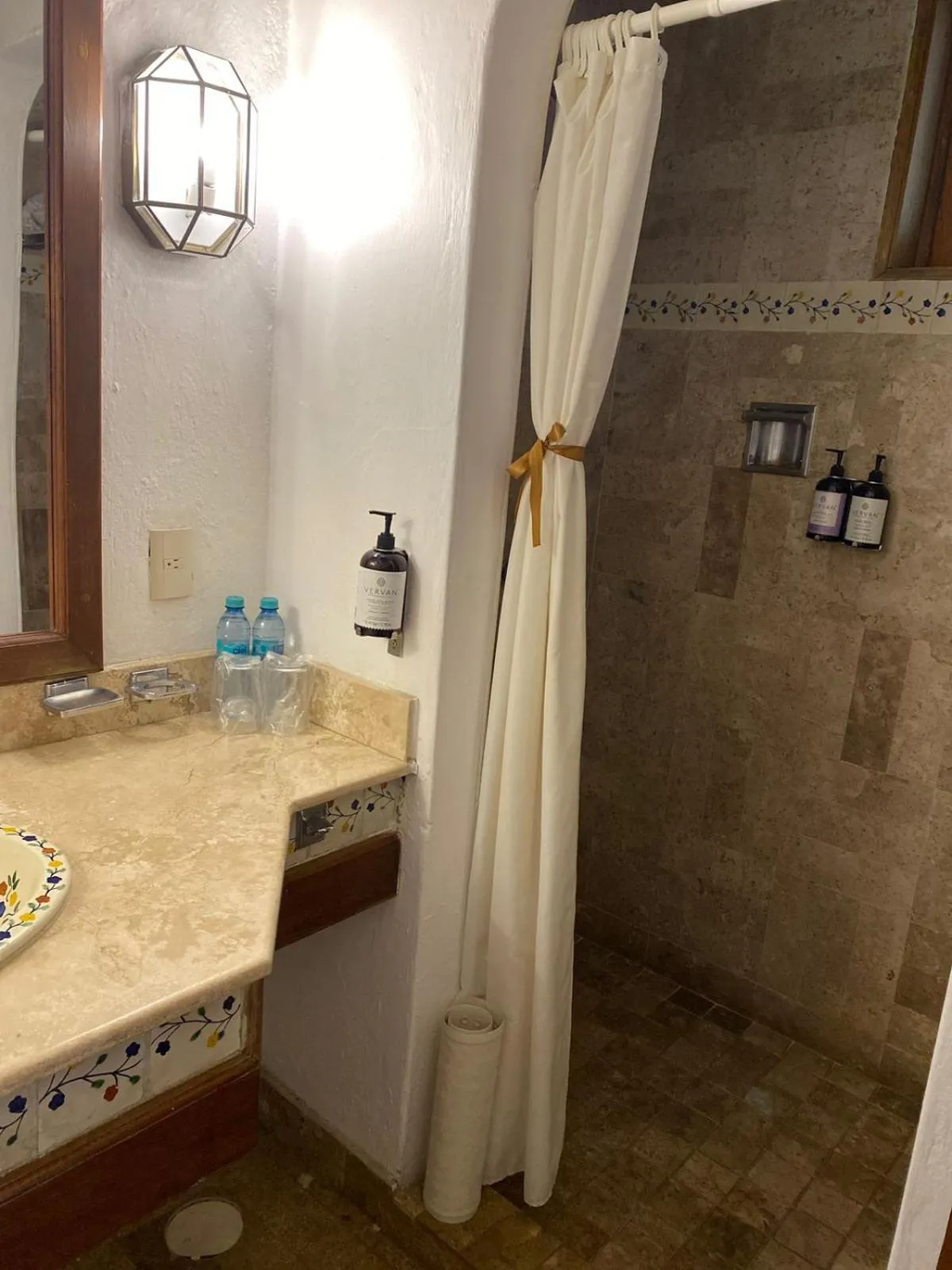 Shower in Tapalpa Country Club Hotel