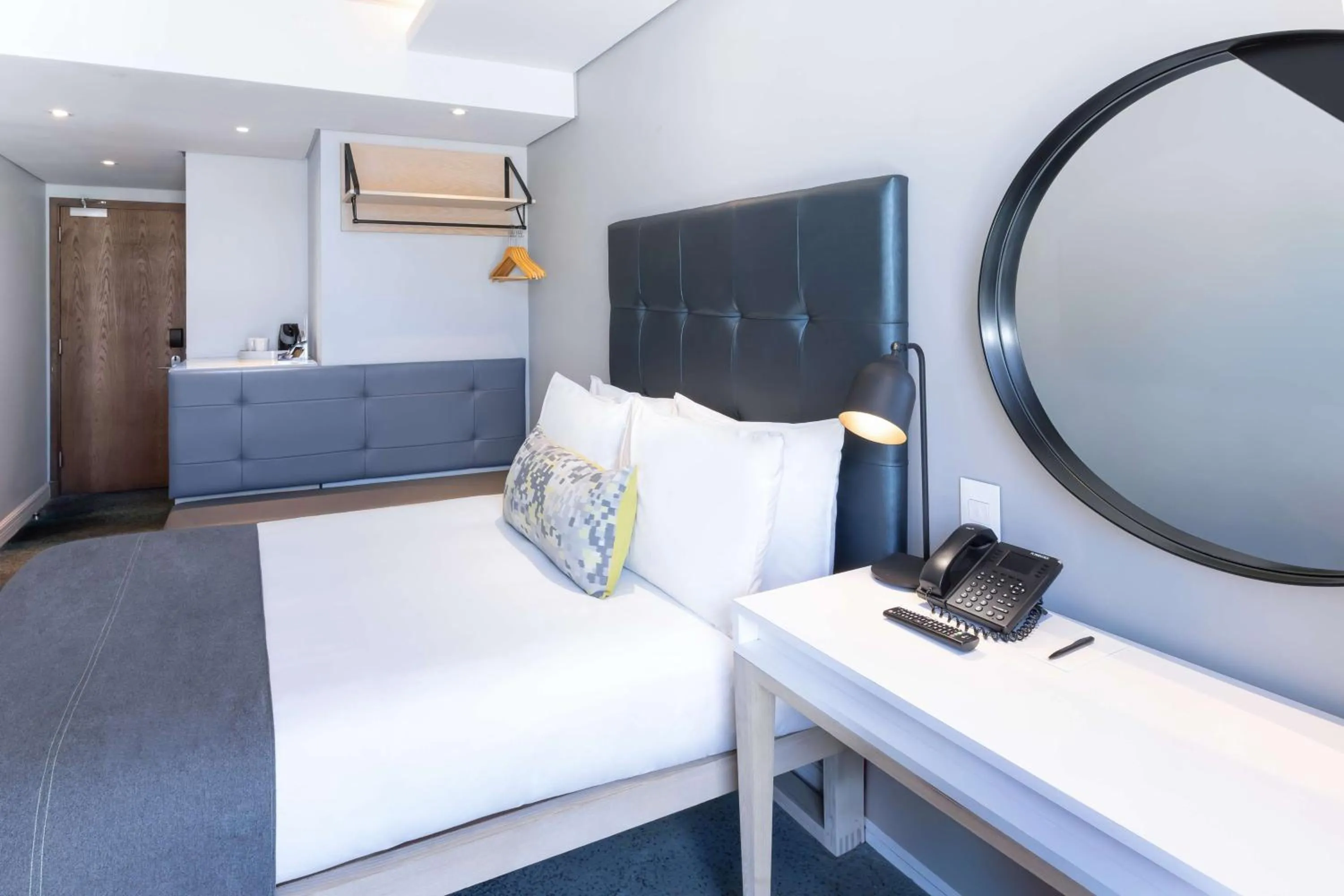 Bedroom, Bed in StayEasy Cape Town City Bowl