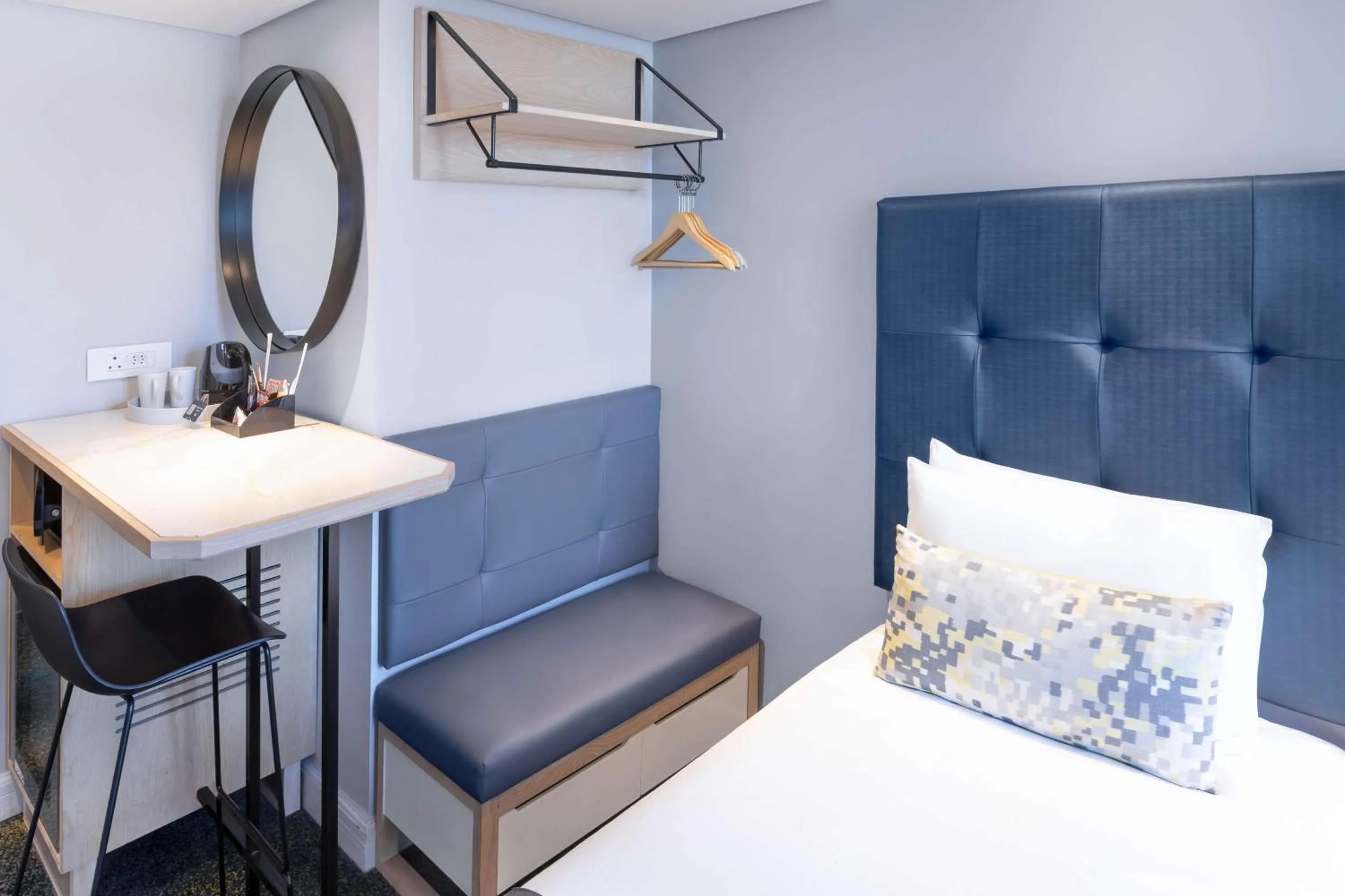 Bedroom, Bed in StayEasy Cape Town City Bowl