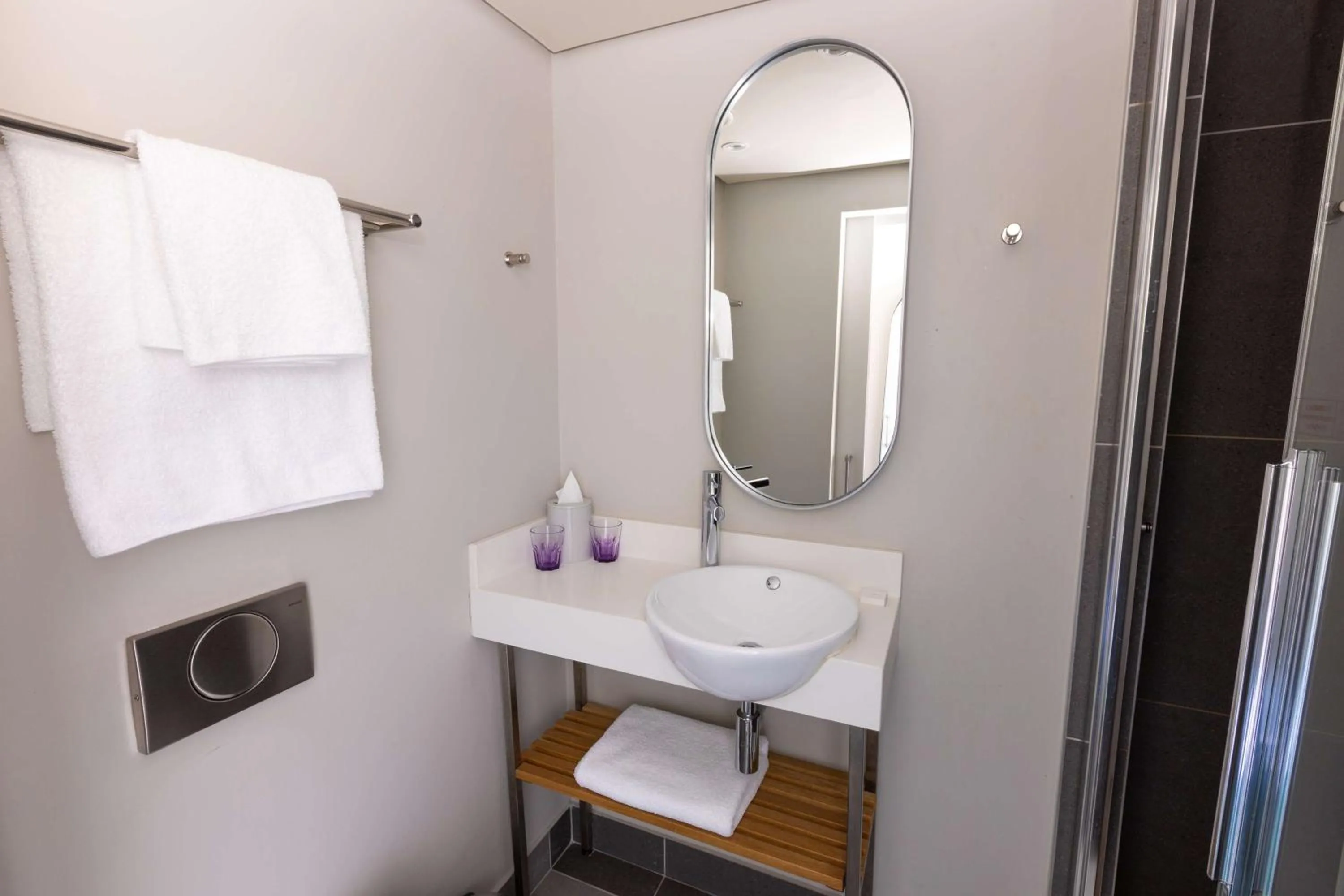 Bathroom in StayEasy Cape Town City Bowl