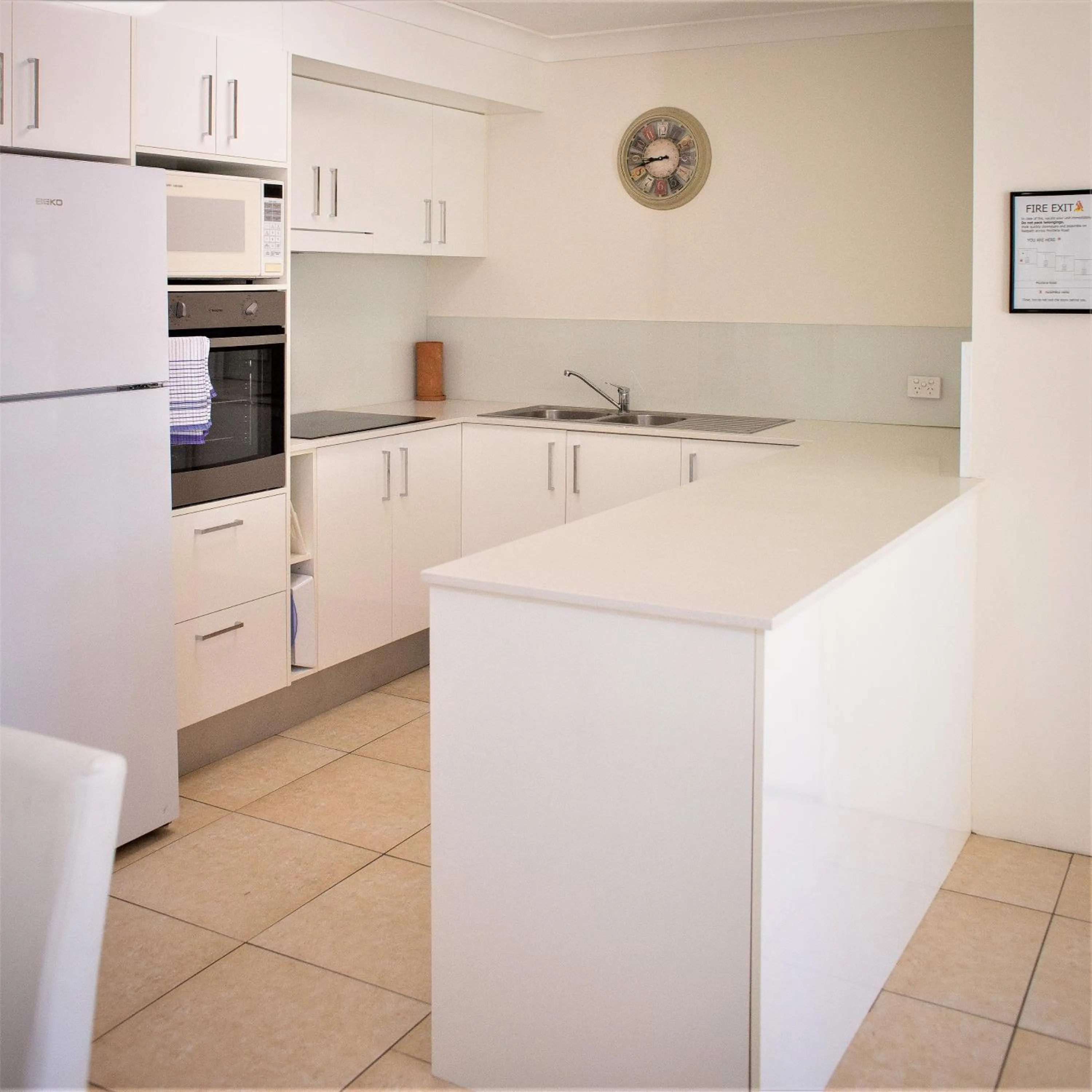 Kitchen or kitchenette in Montana Palms Resort