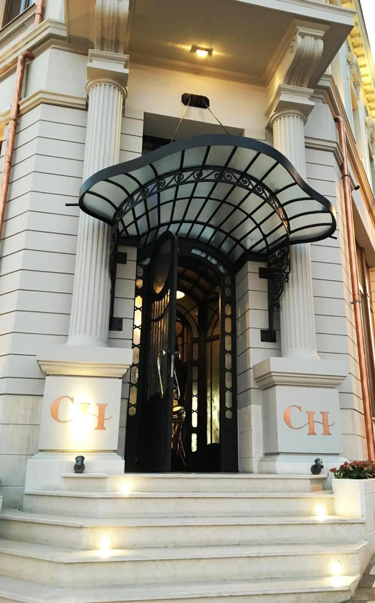 Property building in Casa Hrisicos