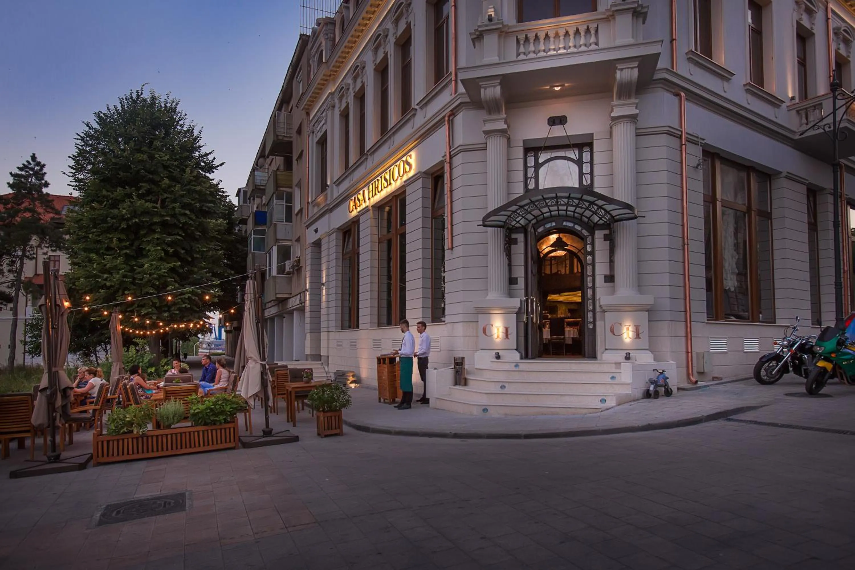 Facade/entrance in Casa Hrisicos