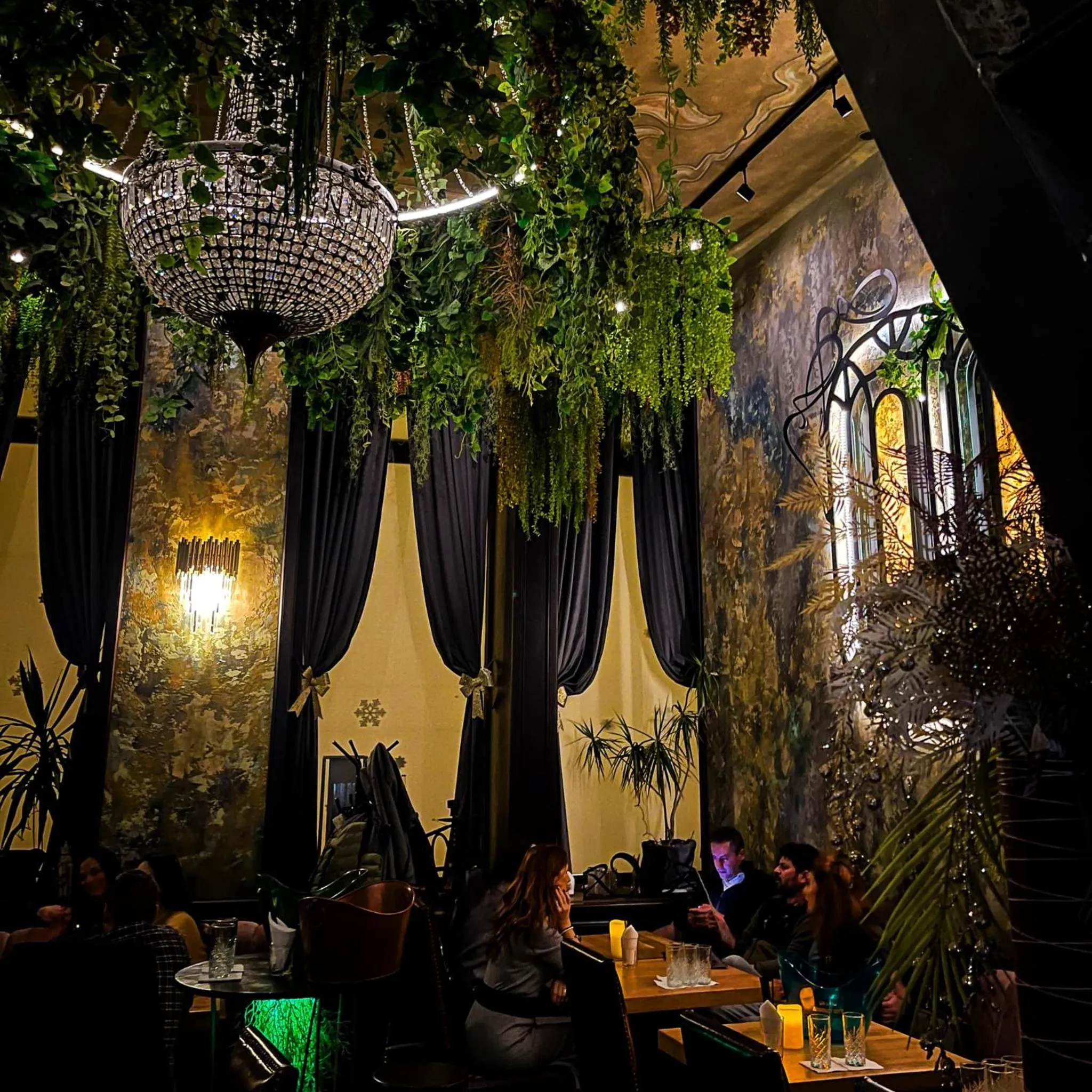 Restaurant/places to eat in Casa Hrisicos