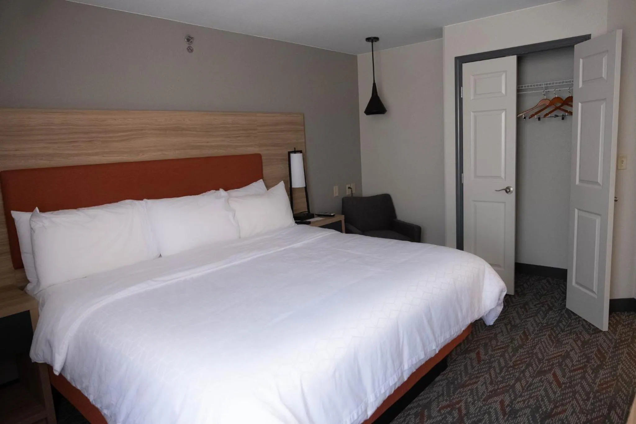 Photo of the whole room, Bed in Candlewood Suites Sheridan by IHG