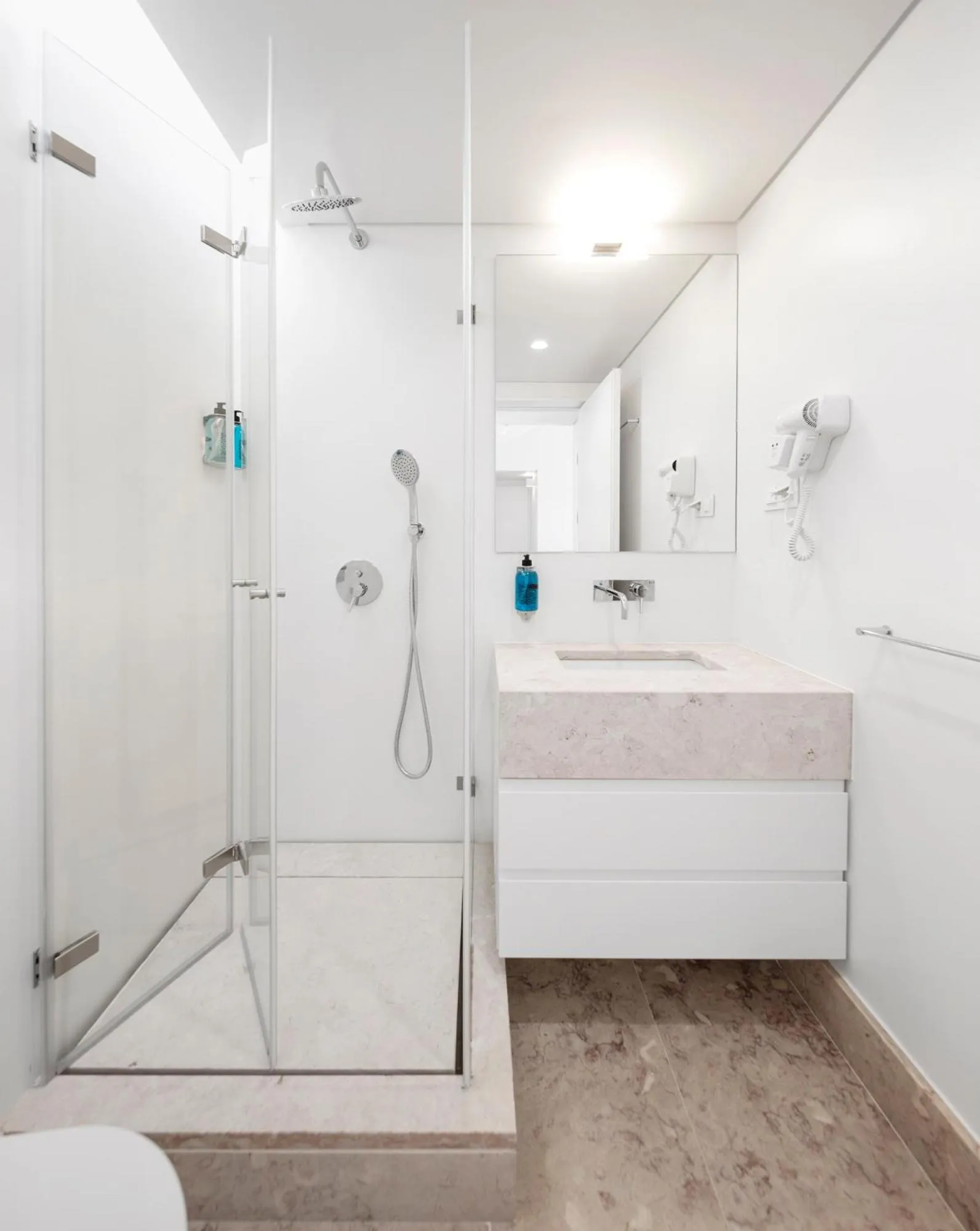 Bathroom in Lisbon Serviced Apartments - Benformoso