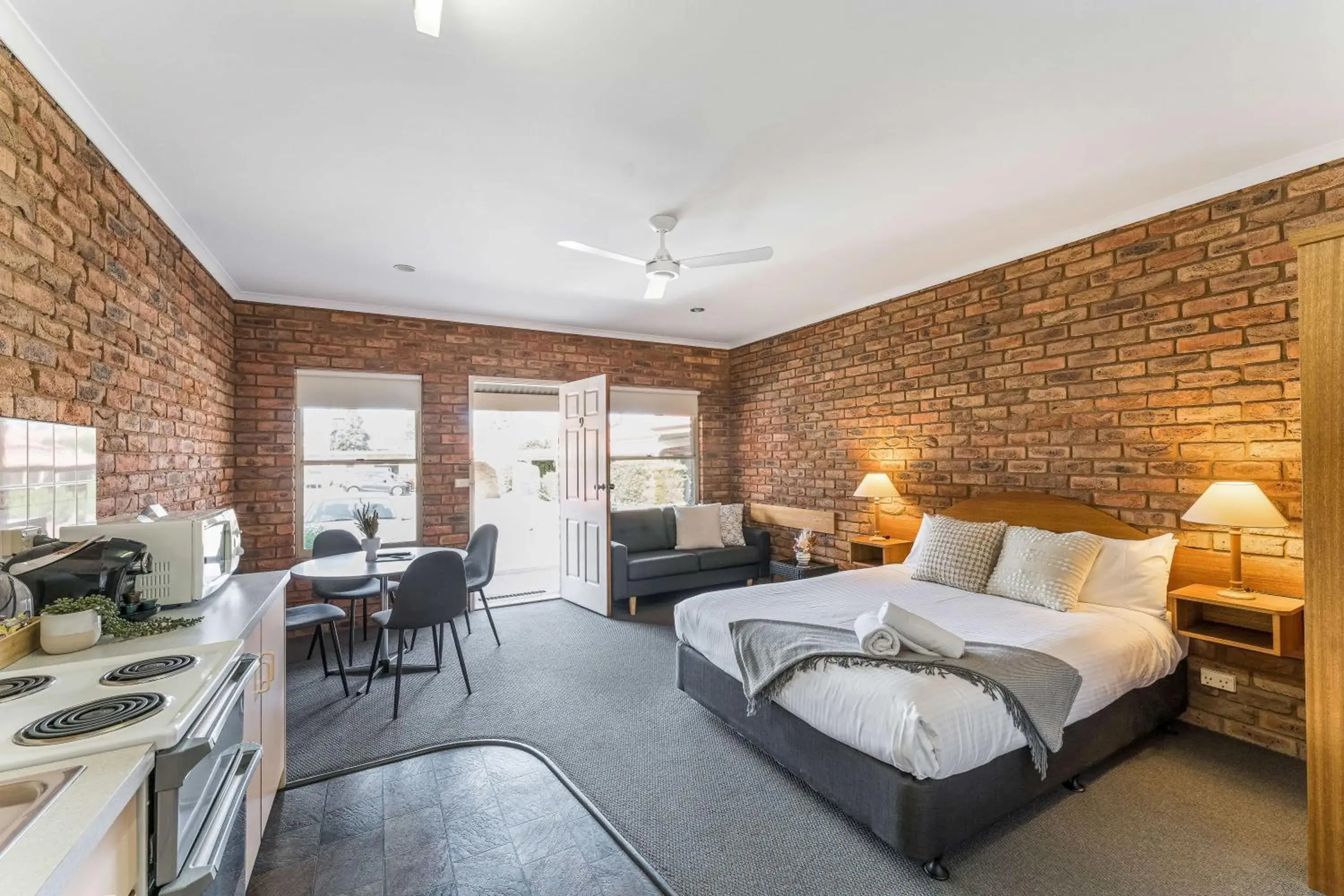 Standard Studio Unit (1BR) – 4B in BIG4 Tasman Holiday Parks - Warrnambool Standard Studio Unit (1BR) – 4B in BIG4 Tasman Holiday Parks - Warrnambool