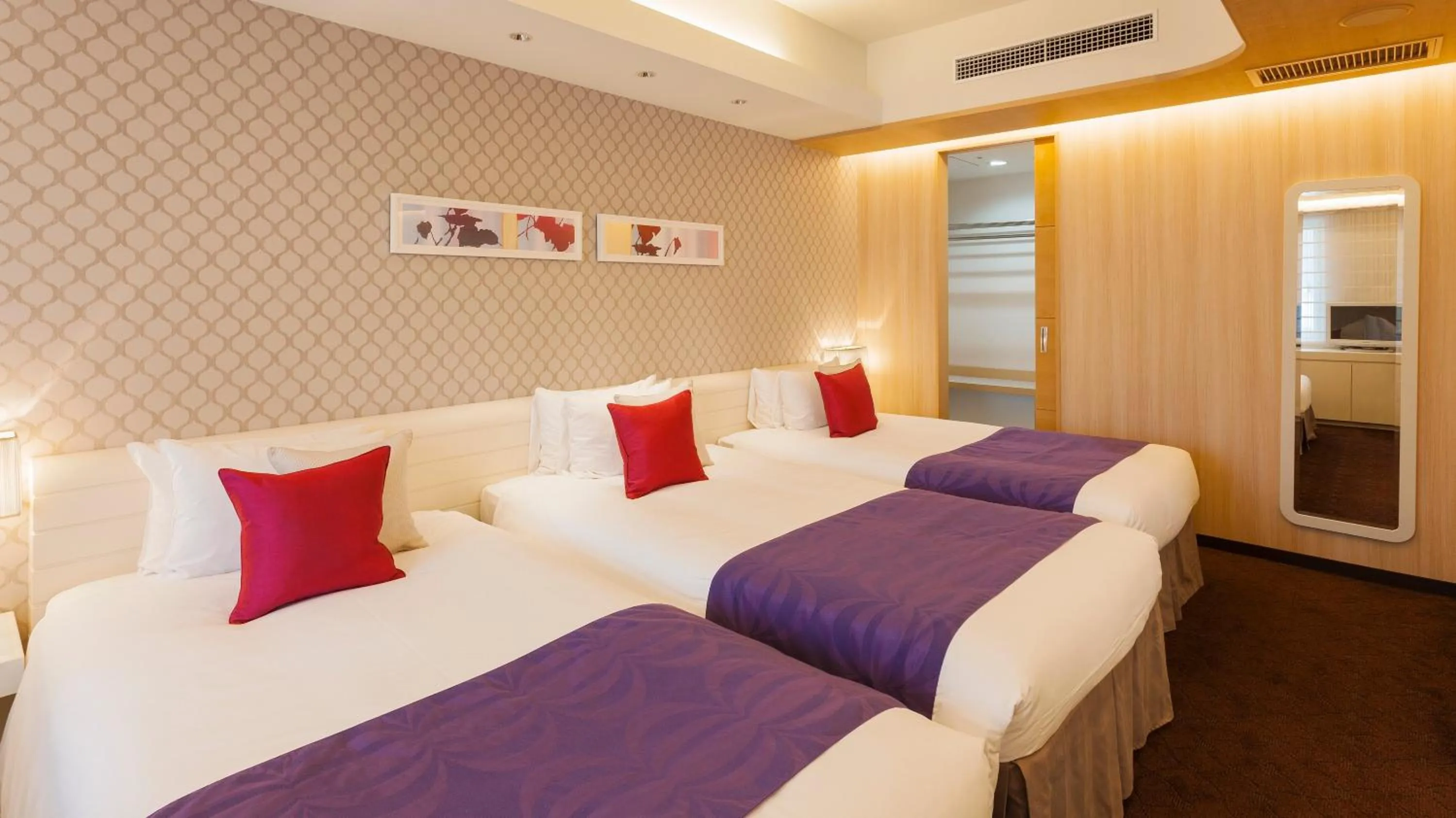 Photo of the whole room in Hotel Elsereine Osaka