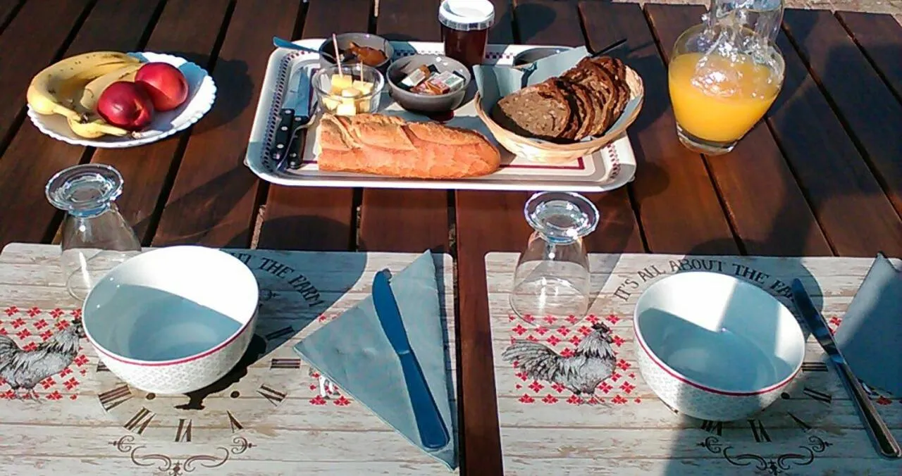 Continental breakfast in Chambre d'hôtes Comme une évidence Clairvaux-les-lacs