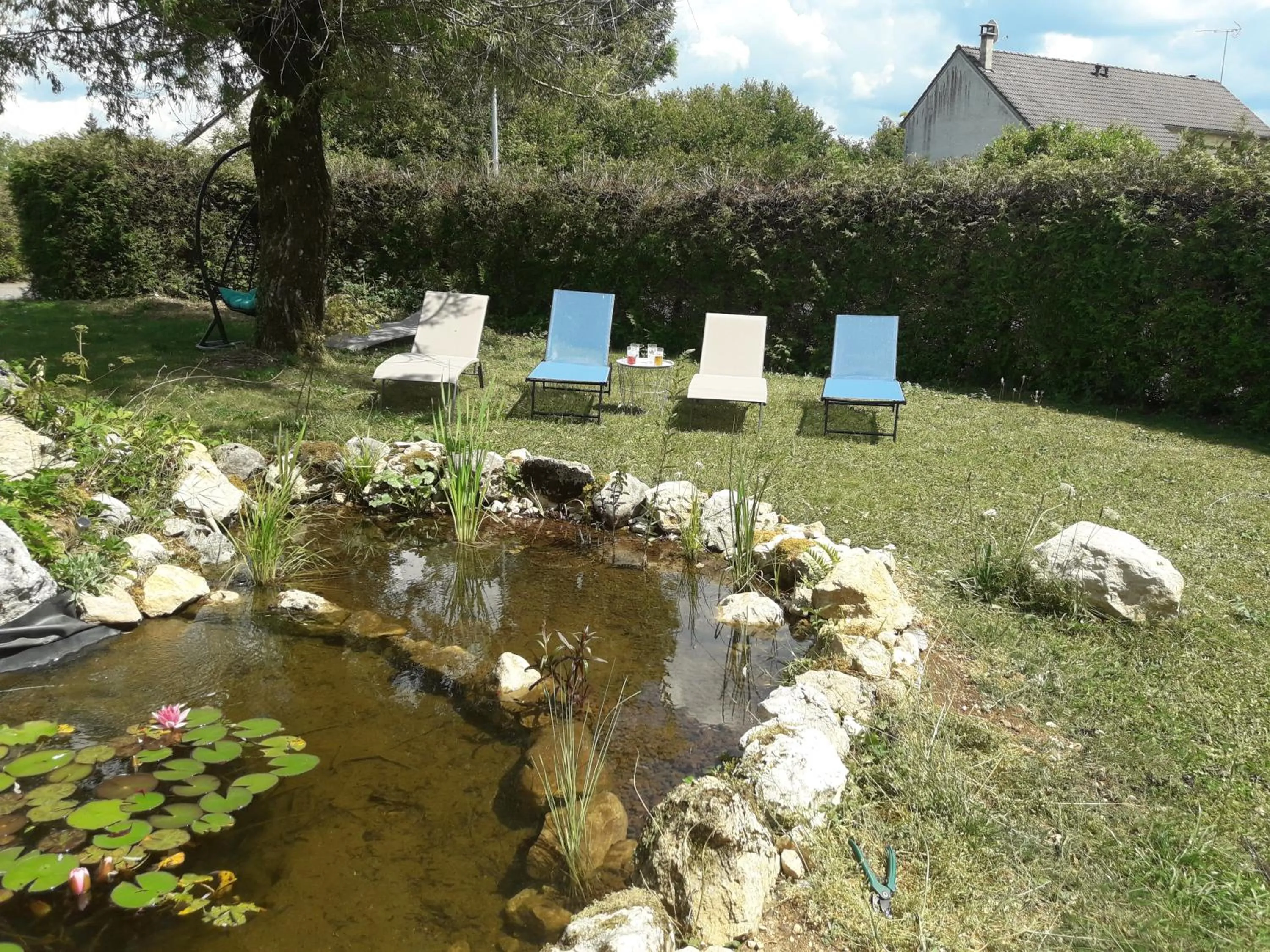 Garden in Chambre d'hôtes Comme une évidence Clairvaux-les-lacs
