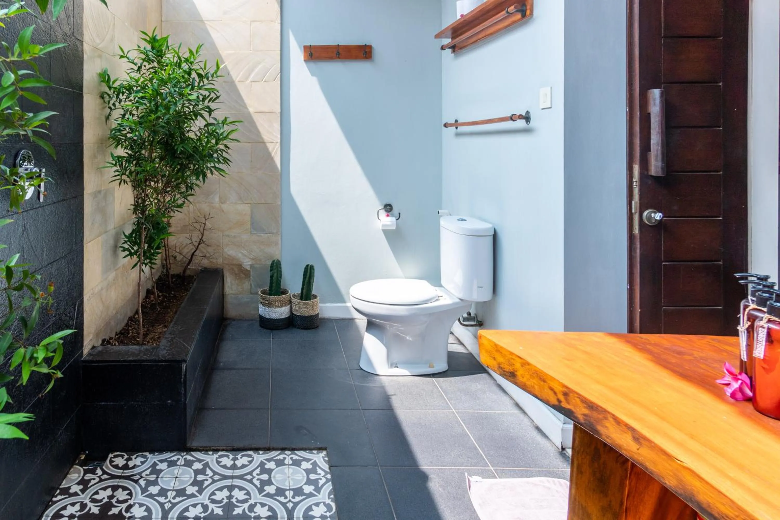 Toilet in Bale Sampan Boutique Bungalows