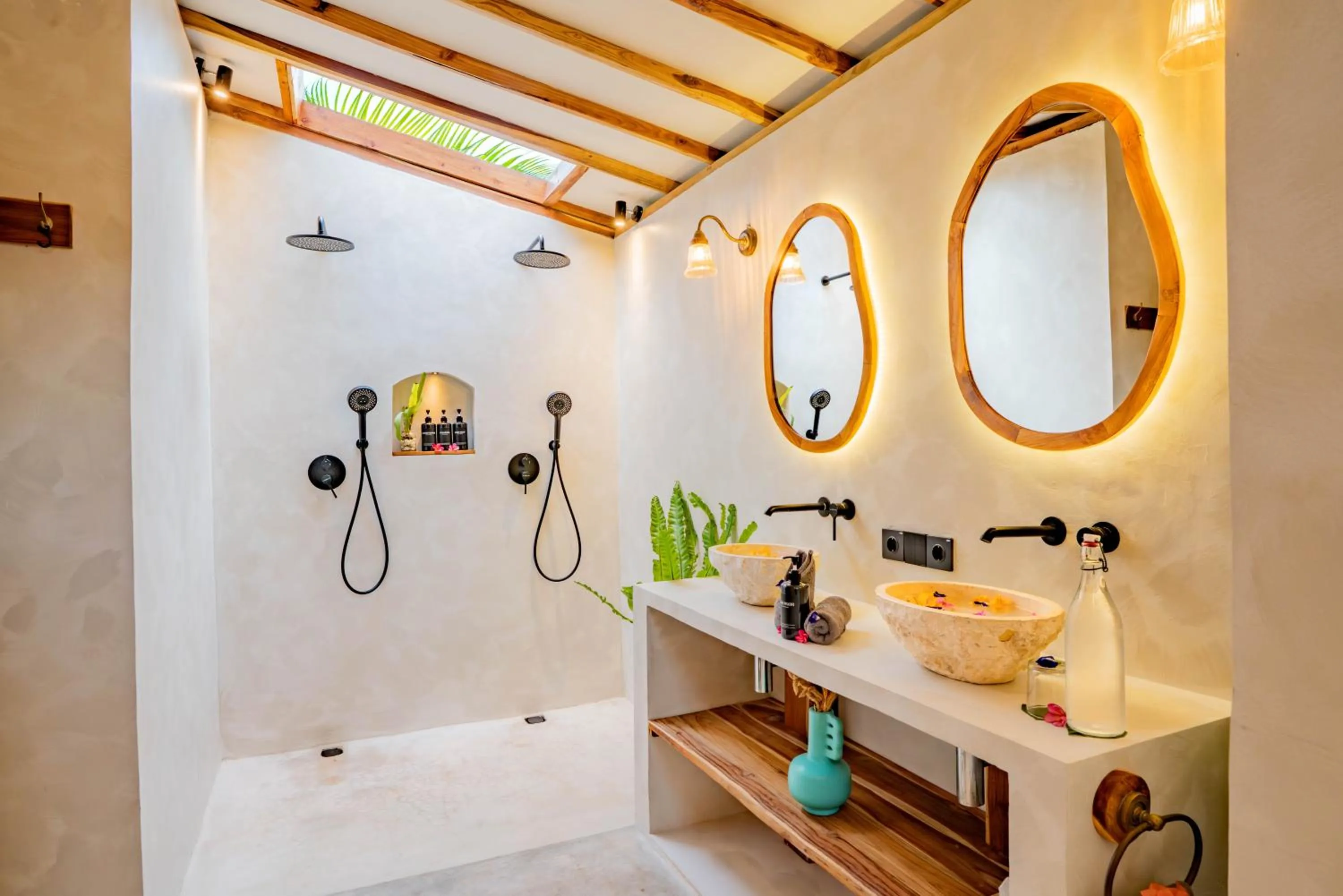 Shower in Bale Sampan Boutique Bungalows