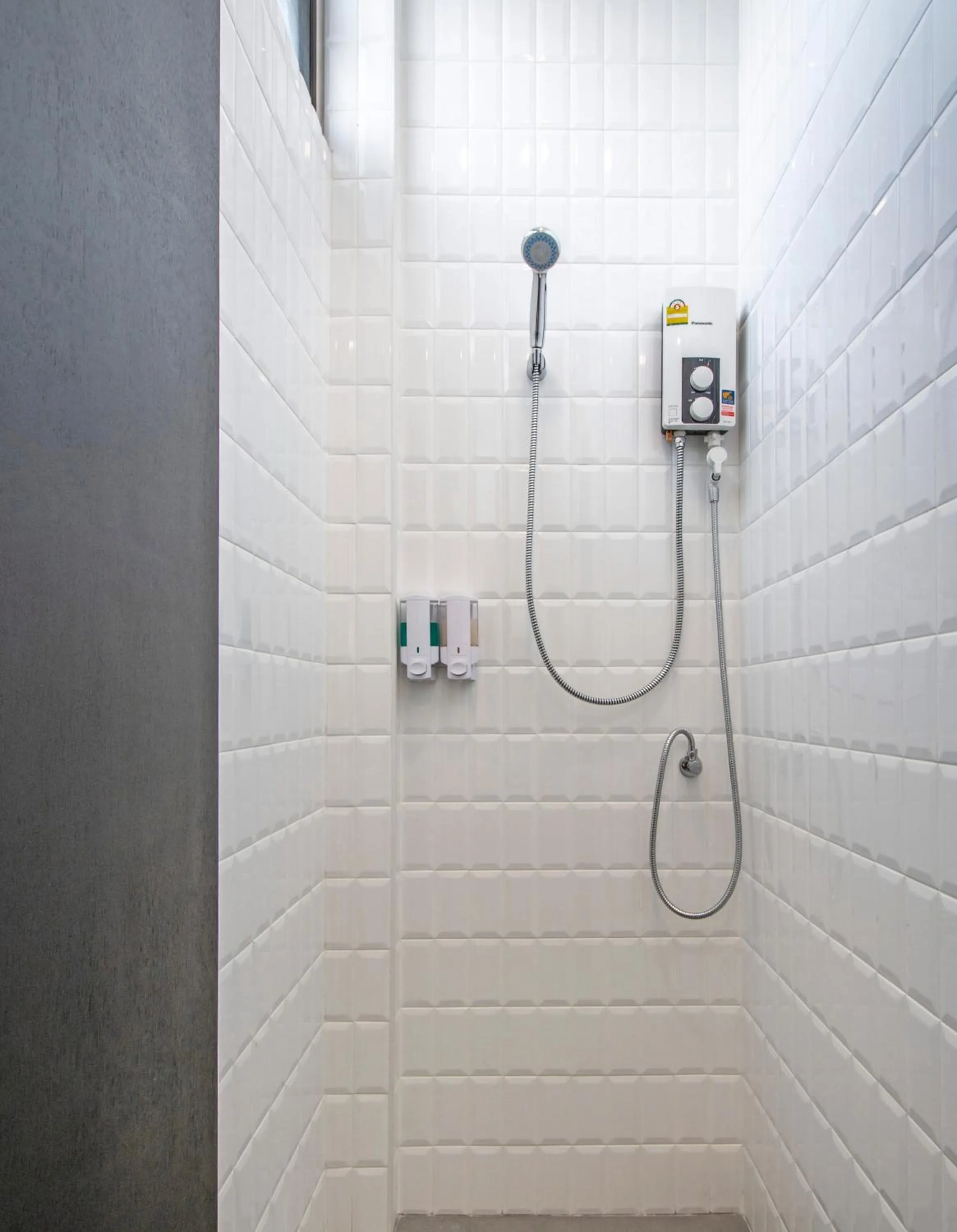 Shower in Lost Inn BKK