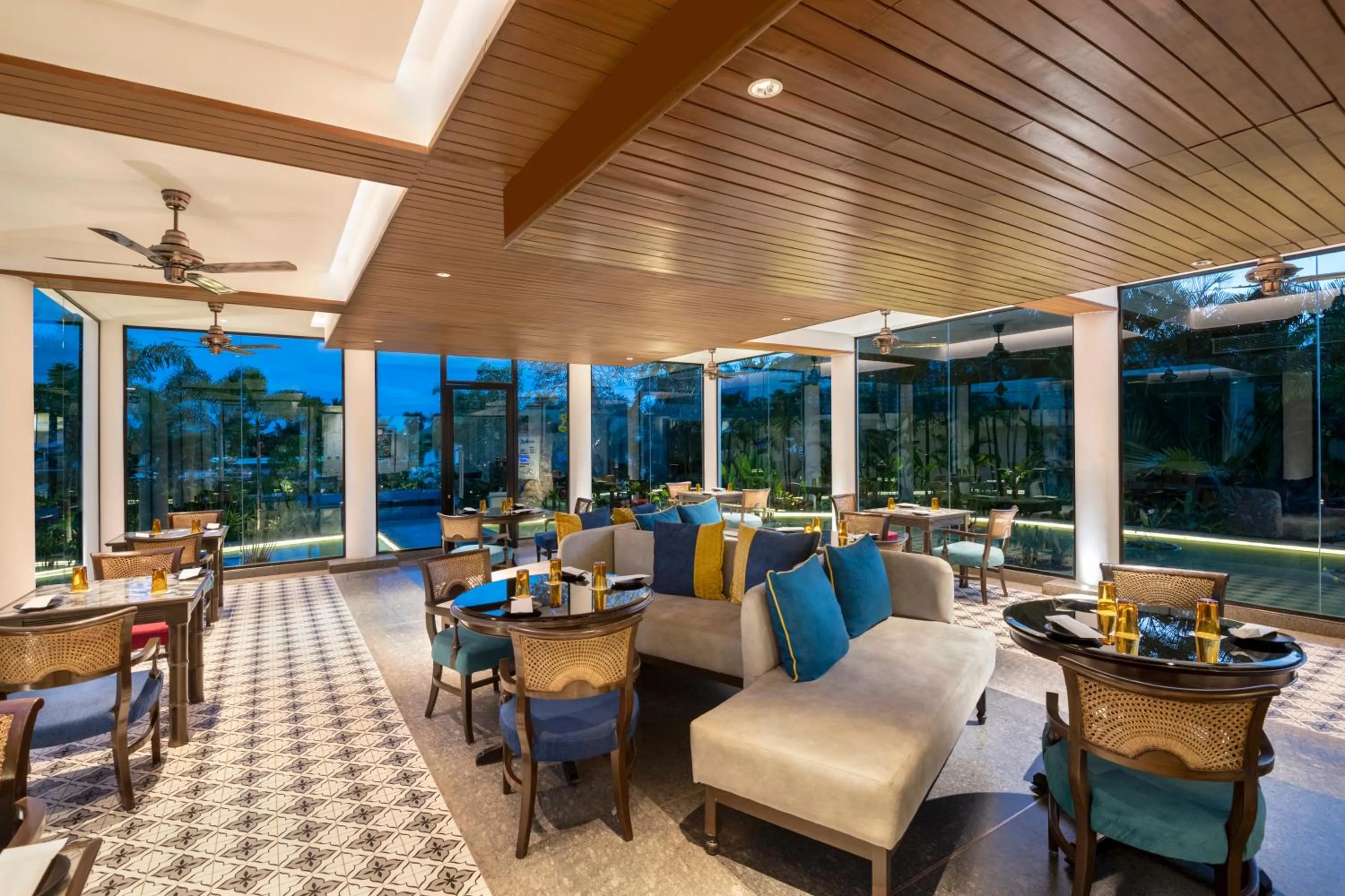 Lounge or bar in Radisson Resort Pondicherry Bay