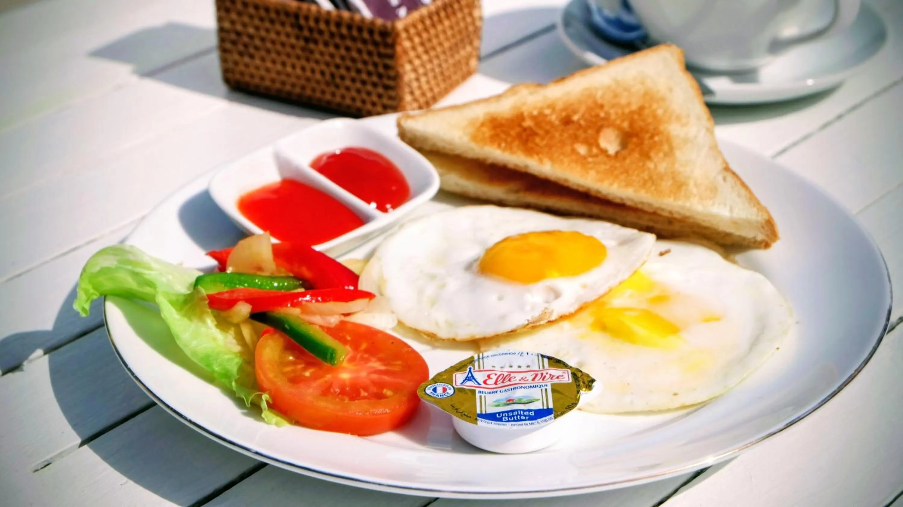 Restaurant/places to eat in The Trawangan Resort