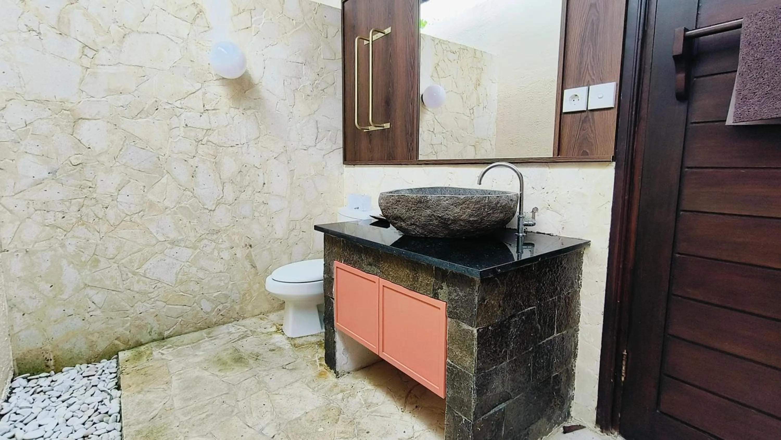 Toilet in The Trawangan Resort