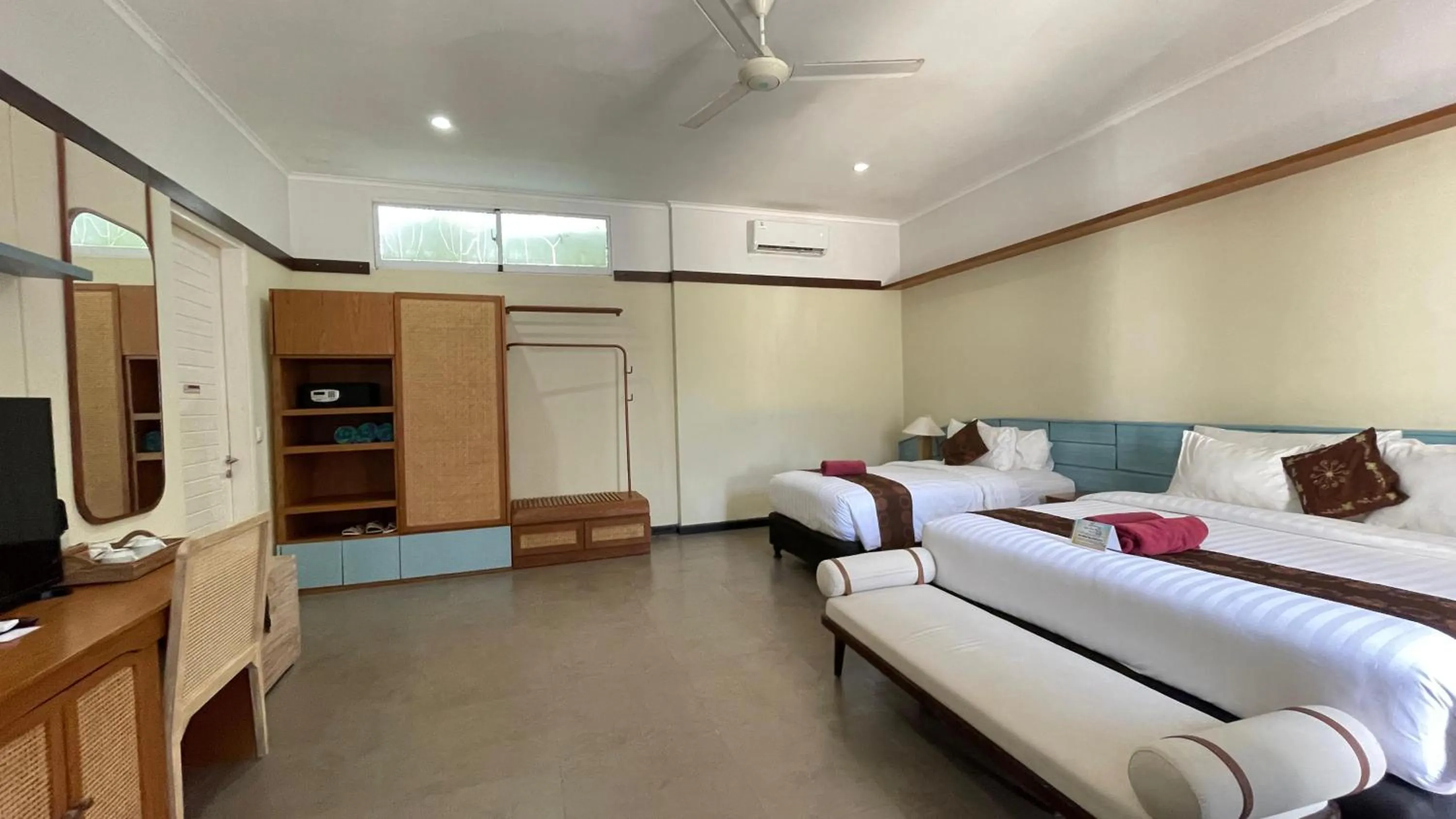 Bed in The Trawangan Resort