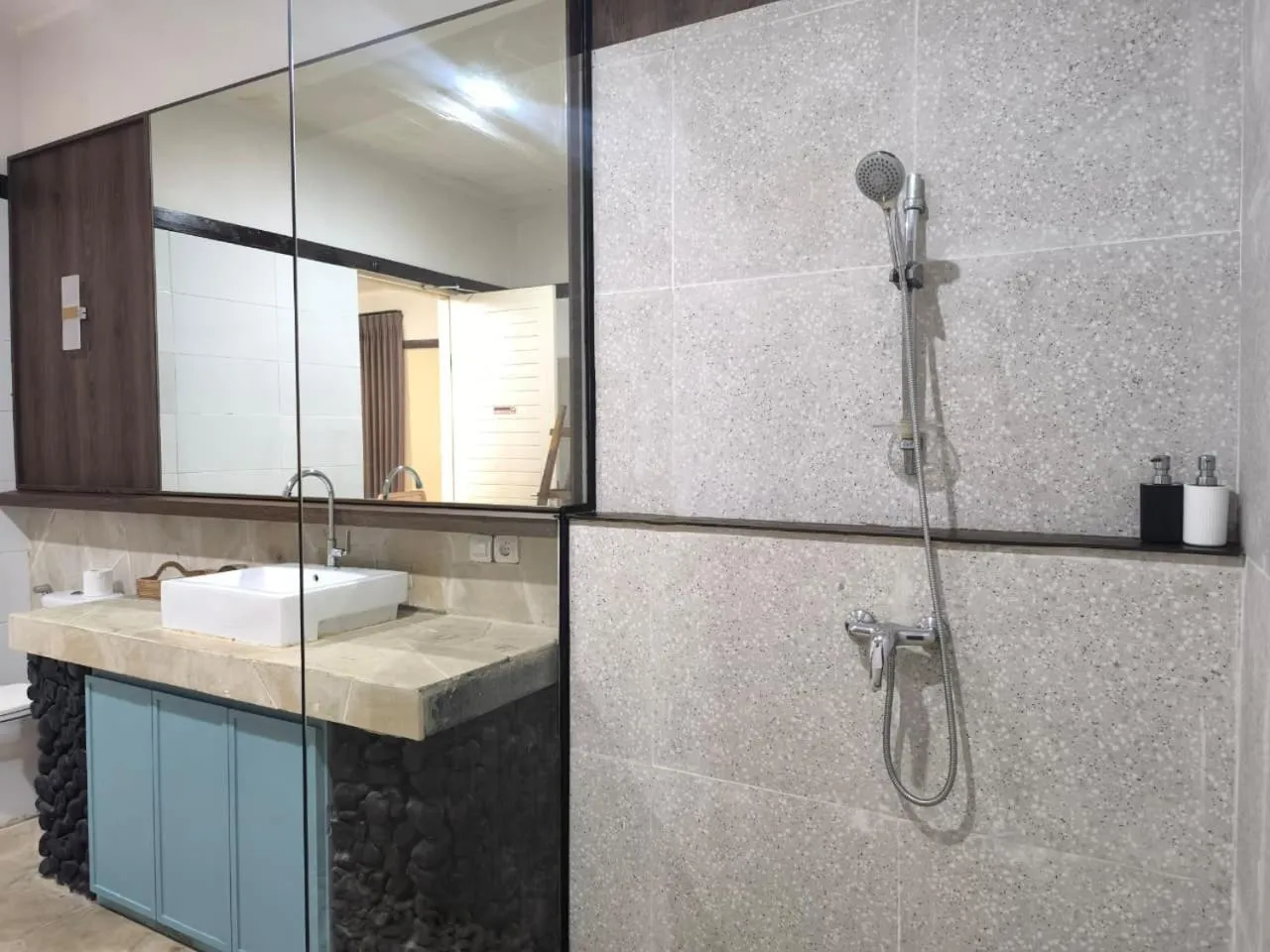 Shower in The Trawangan Resort