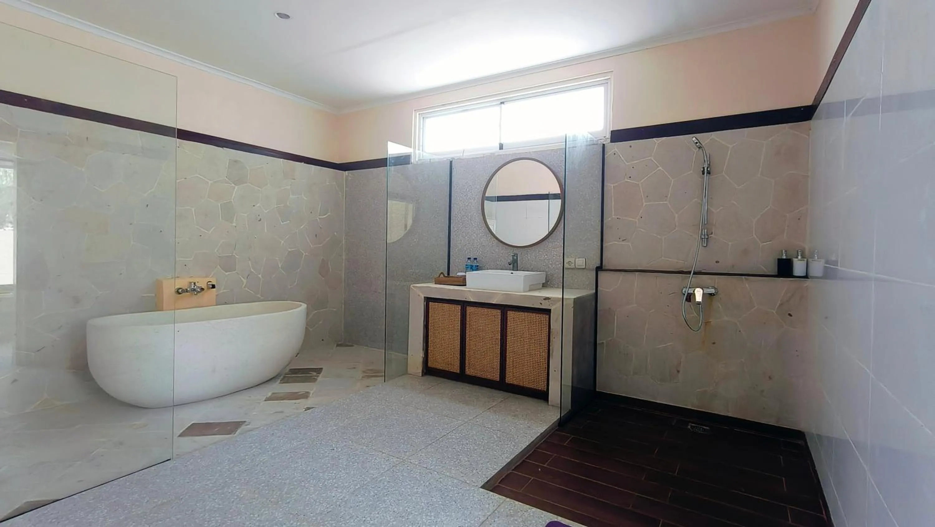 Shower in The Trawangan Resort