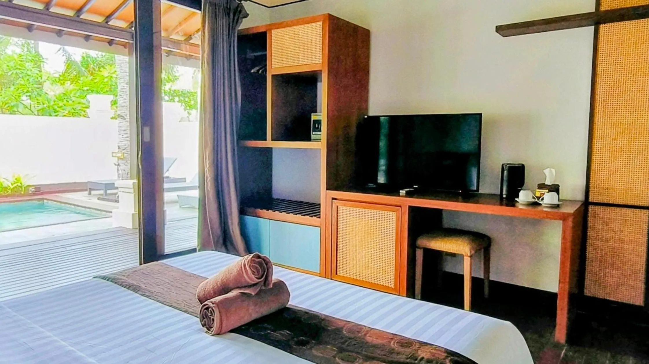 TV and multimedia, Bed in The Trawangan Resort
