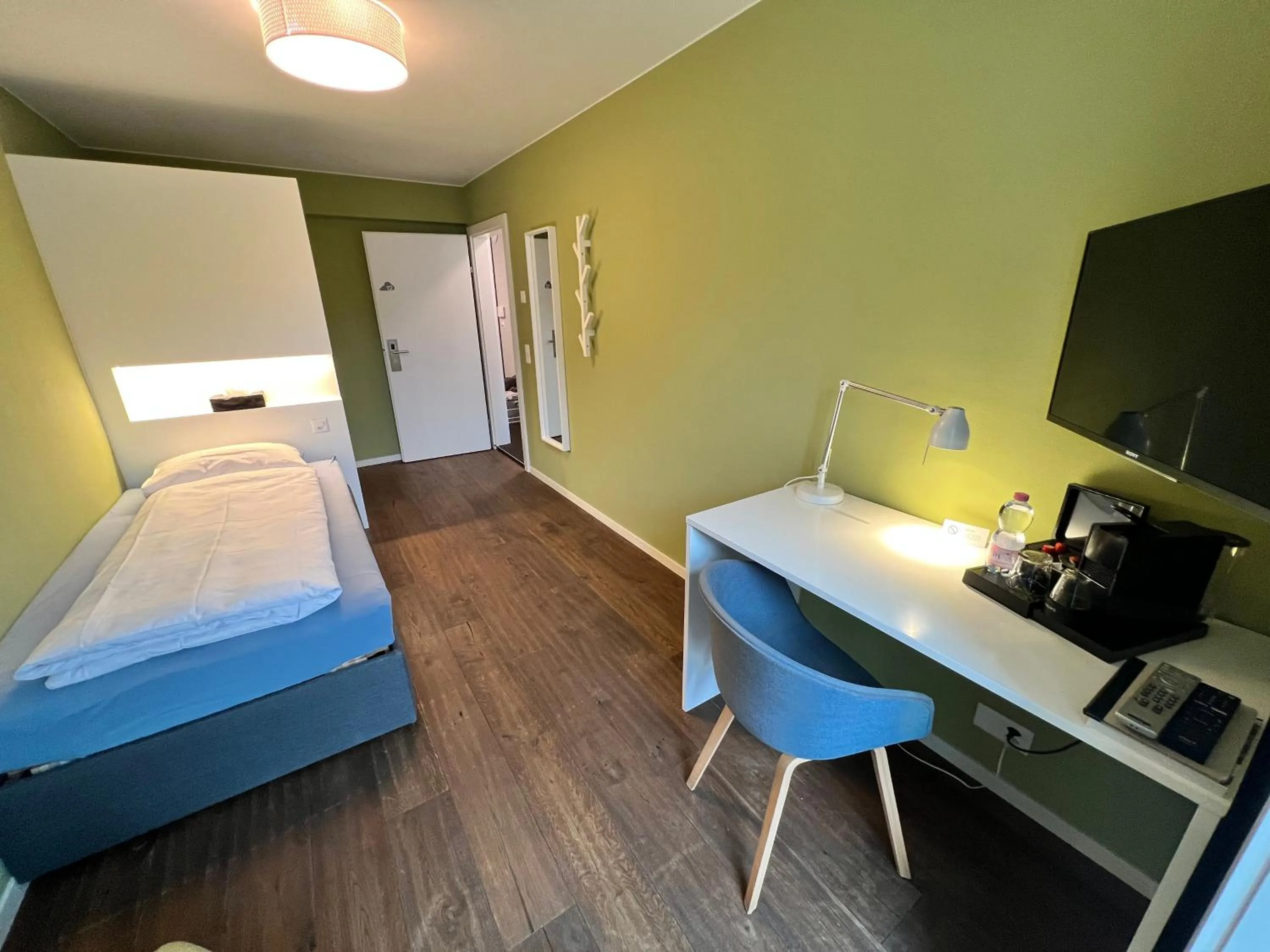Single Room with Shared Shower and Toilet - single occupancy in wolke 4