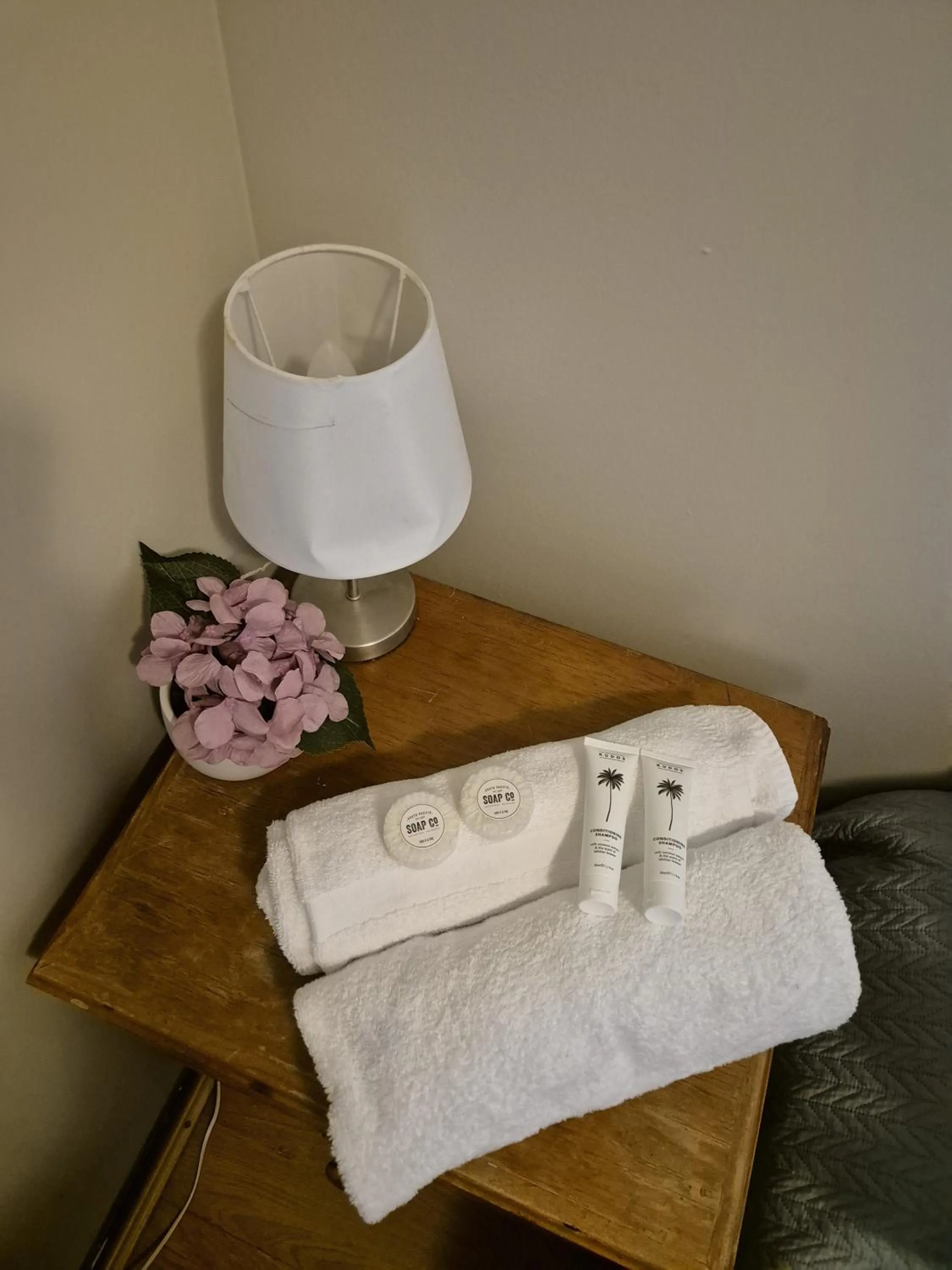 towels in Boardrider Backpackers and Budget Motel