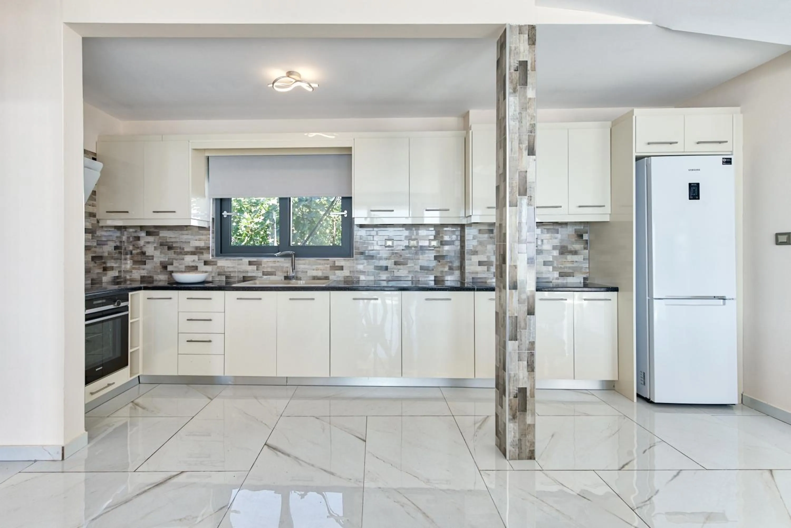 Kitchen or kitchenette in Mandala Seafront Suites