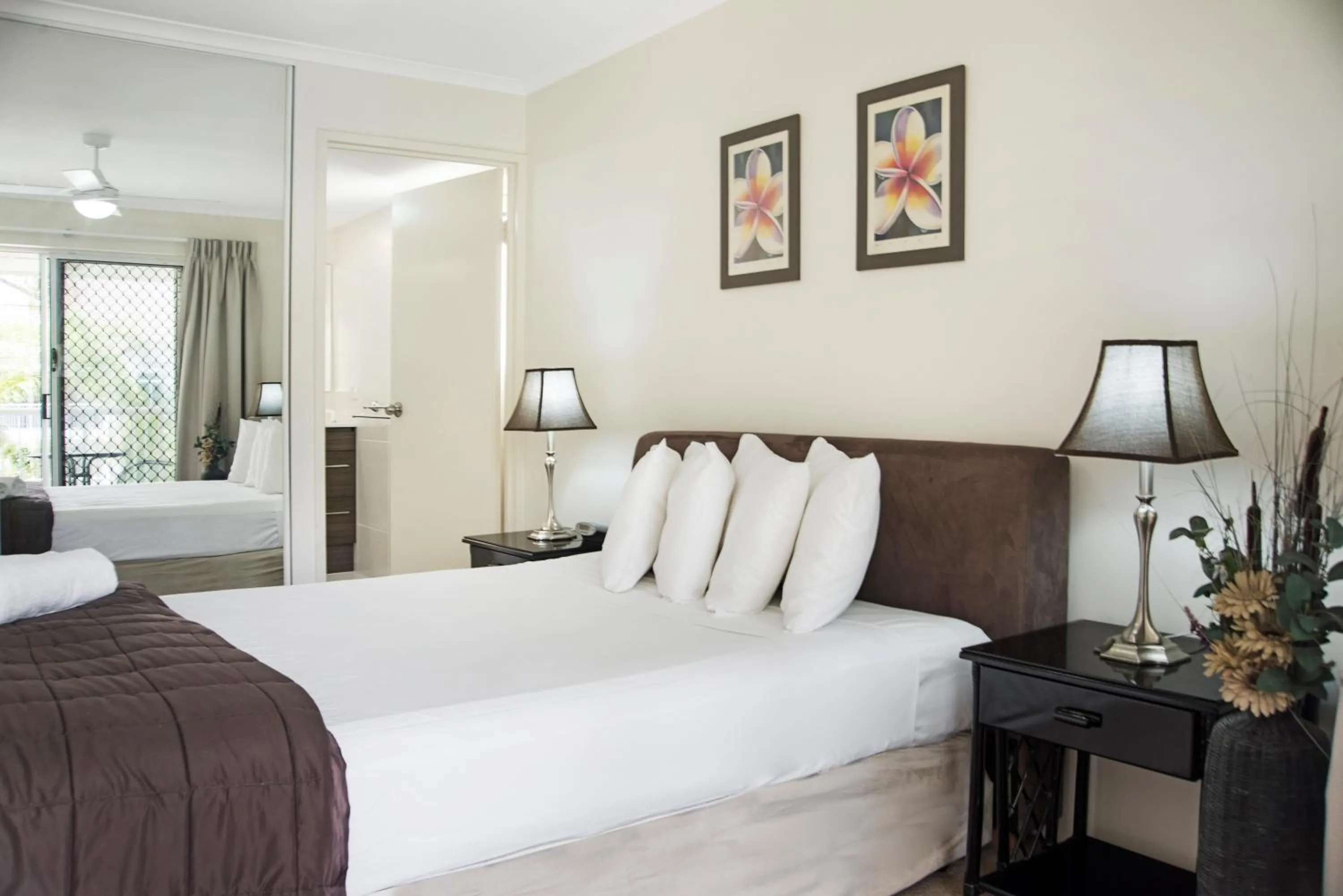 Bedroom, Bed in Chidori Court