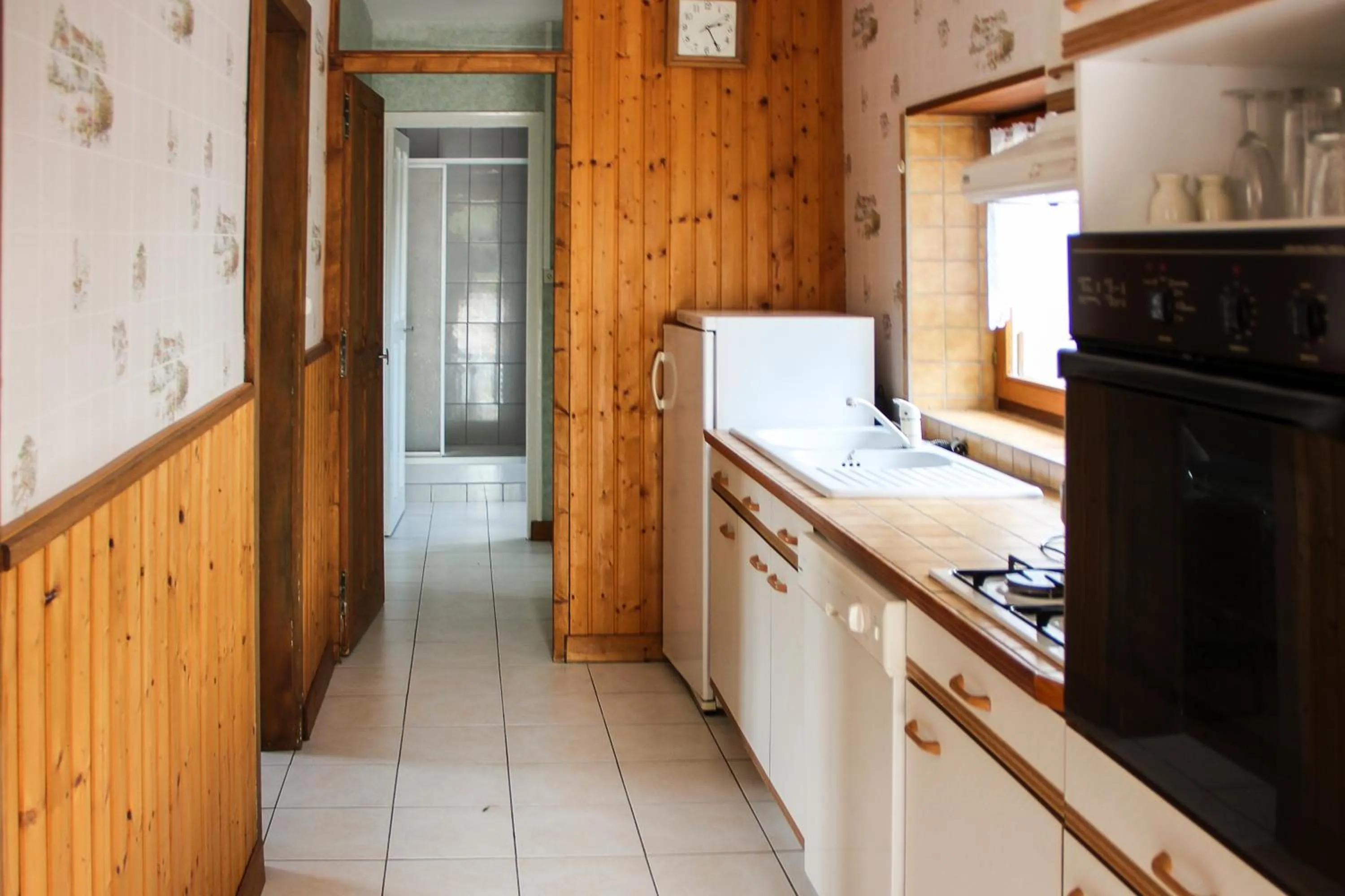 Kitchen or kitchenette in Gîte Domaine des Iris