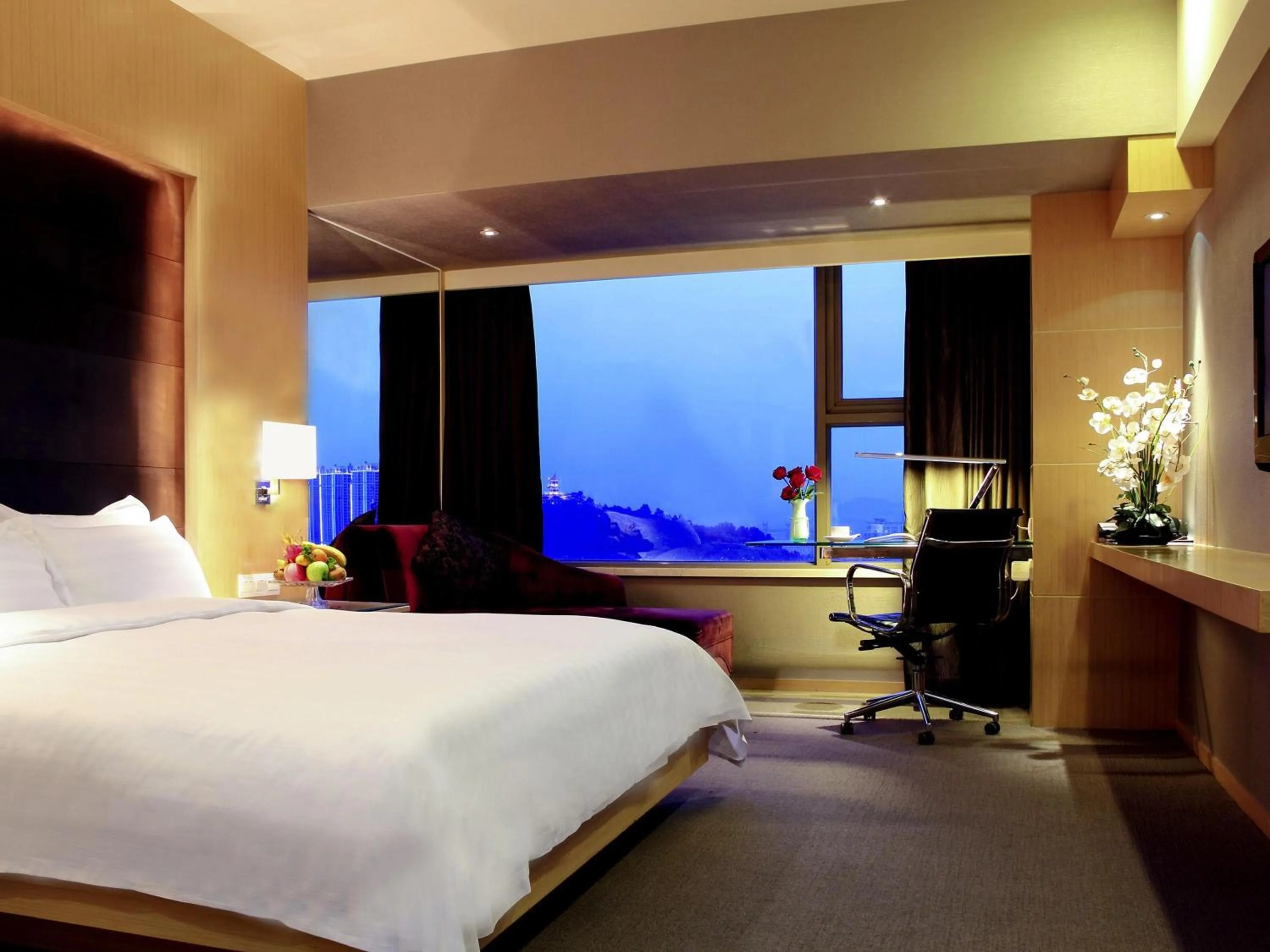Bedroom, Bed in Grand Mercure Dongguan Humen