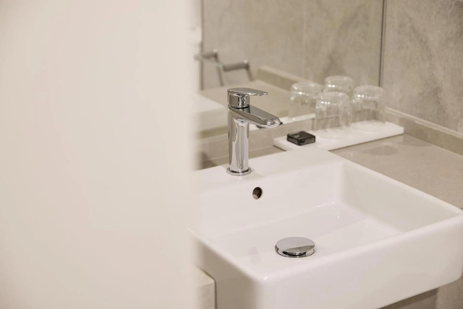 Bathroom in Rydges Darling Square Apartment Hotel