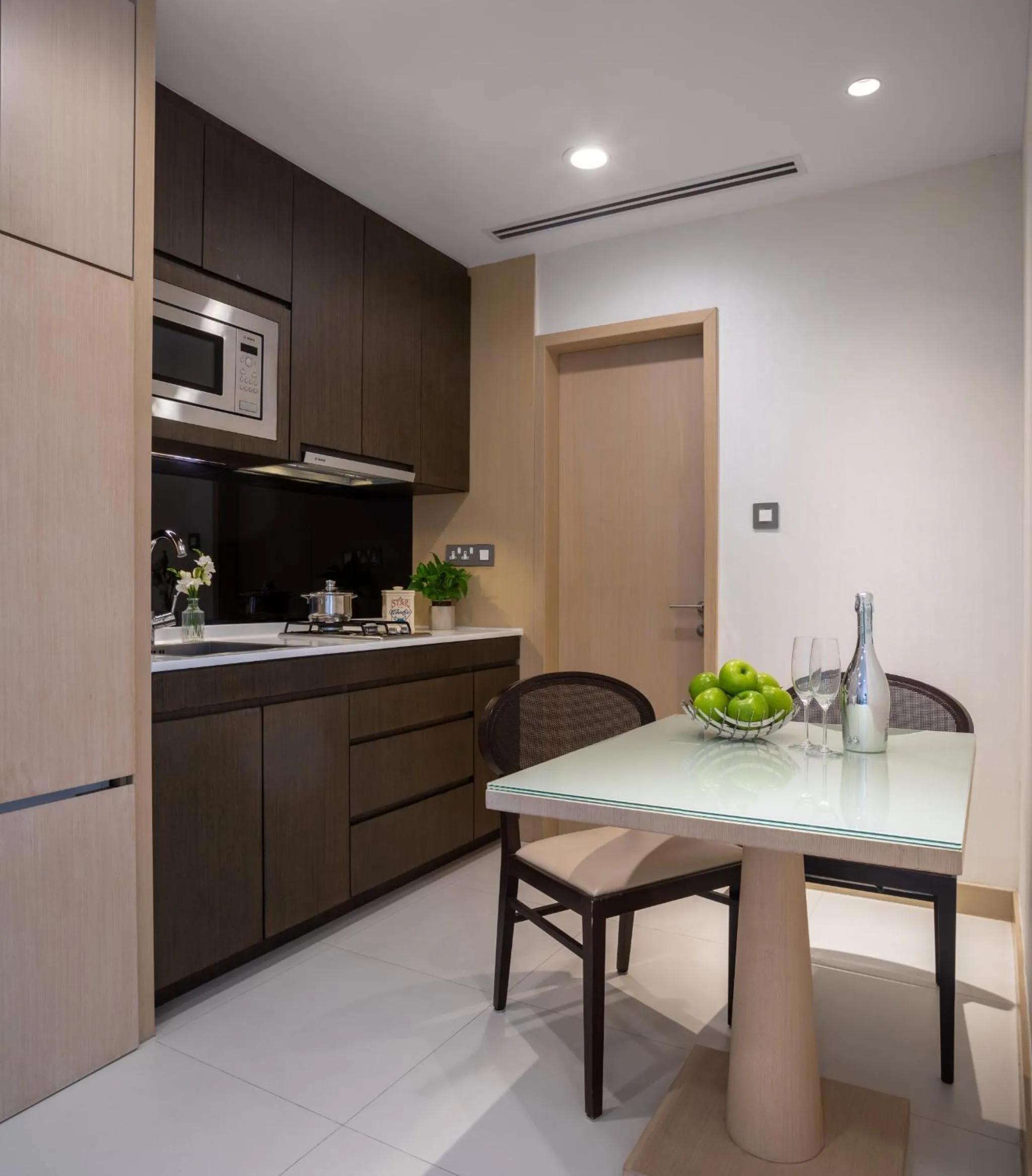 Dining area in Fraser Suites Singapore